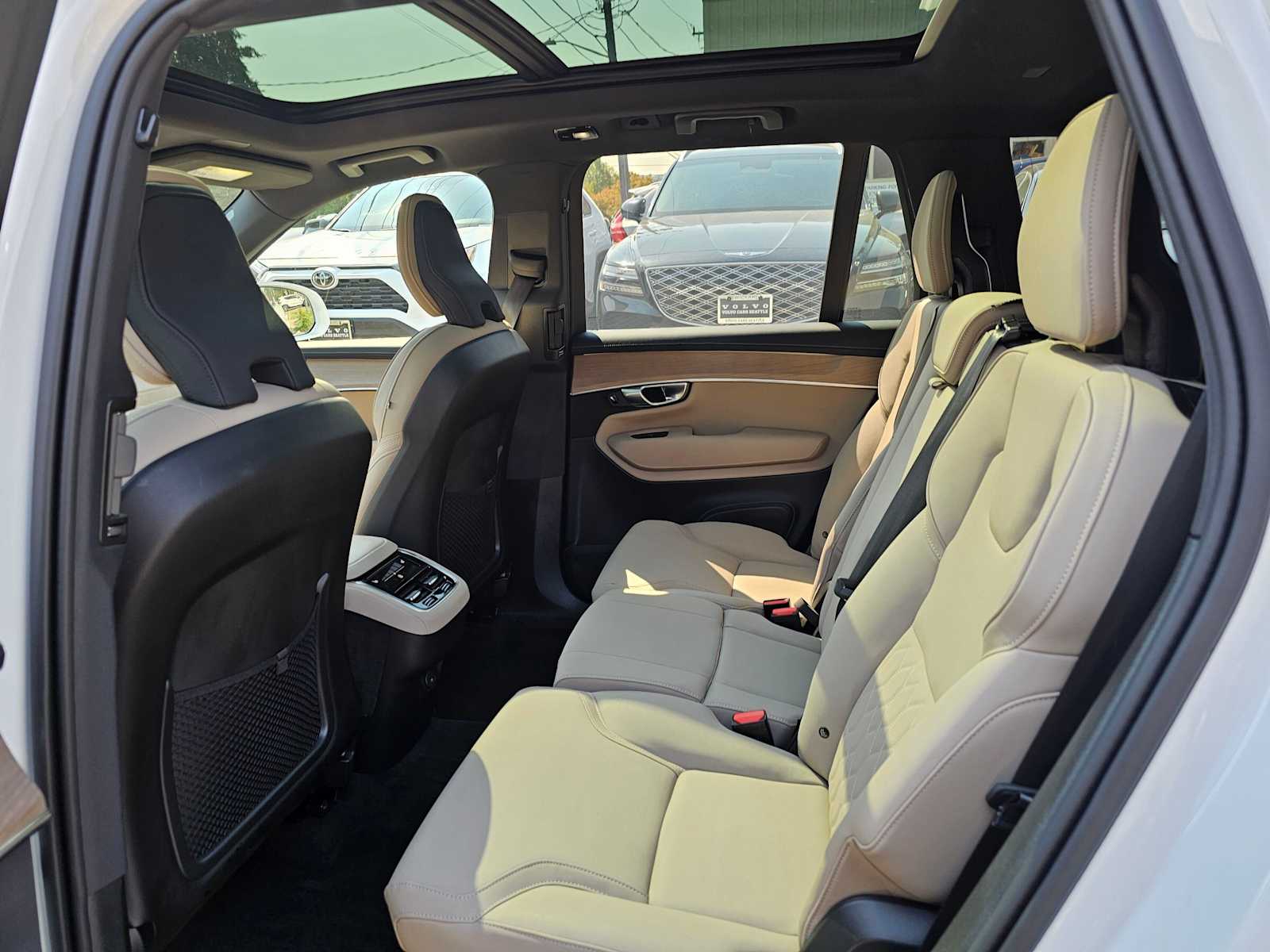 2026 Volvo XC90 Plus - Photo 18