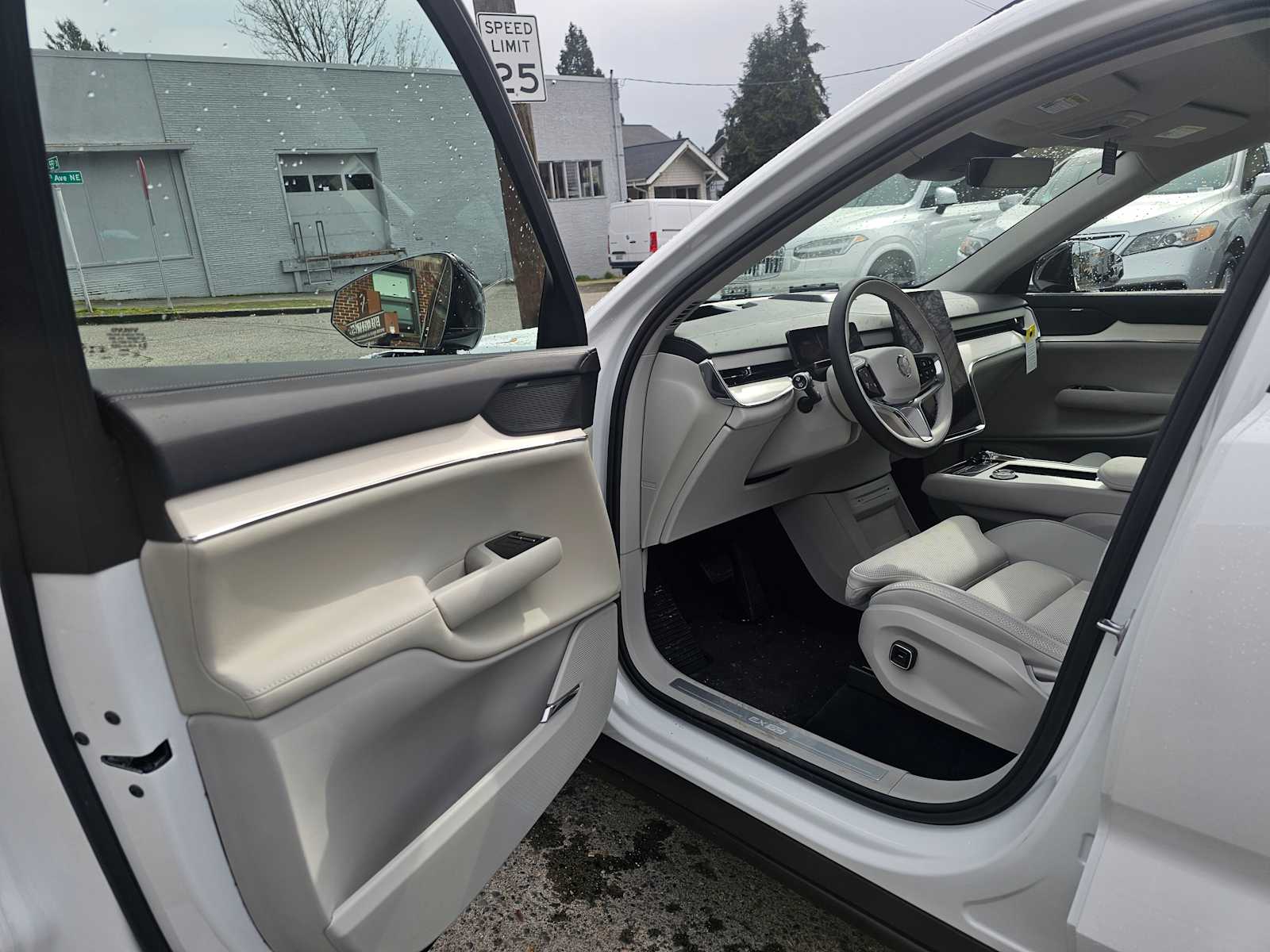 2025 Volvo EX90 Ultra - Photo 22