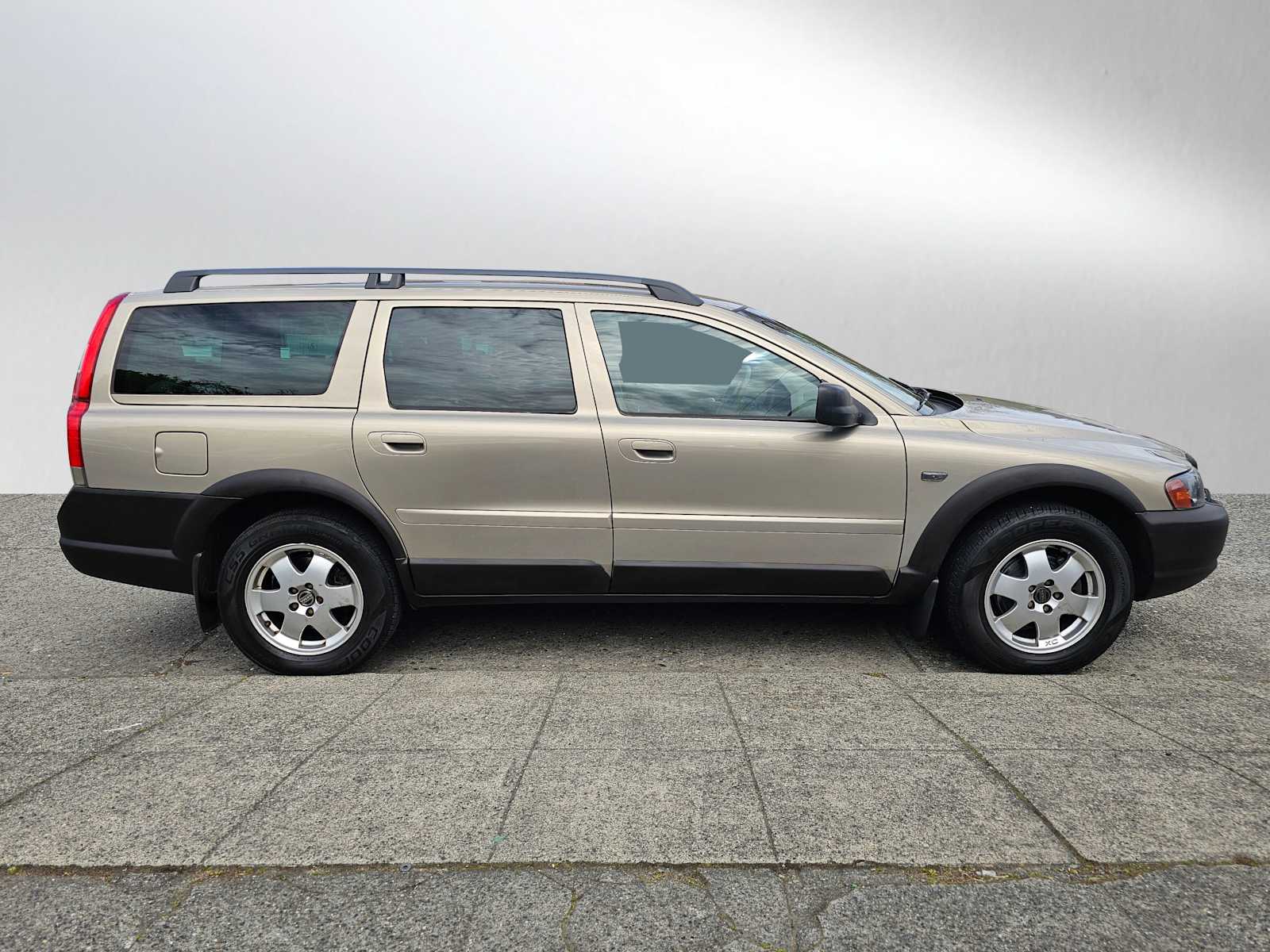 Used 2004 Volvo XC70 2.5T with VIN YV1SZ59H841158164 for sale in Seattle, WA