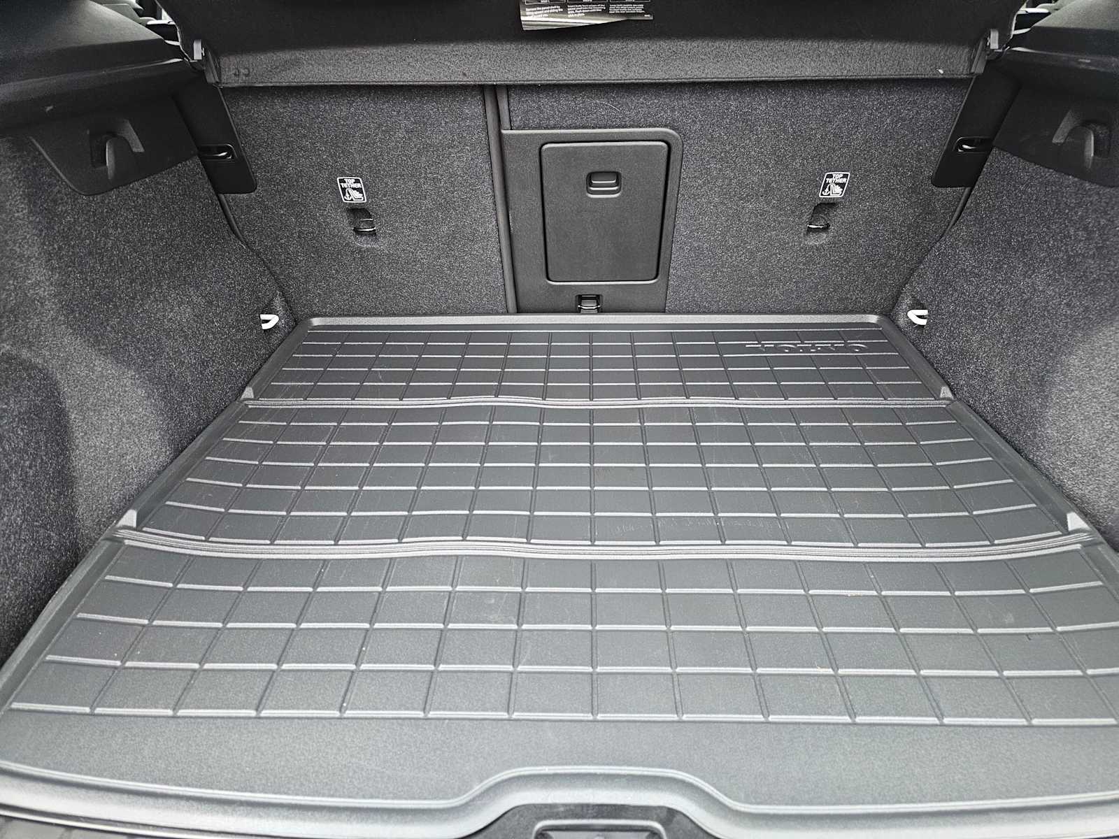 2025 Volvo XC40 Core - Photo 17