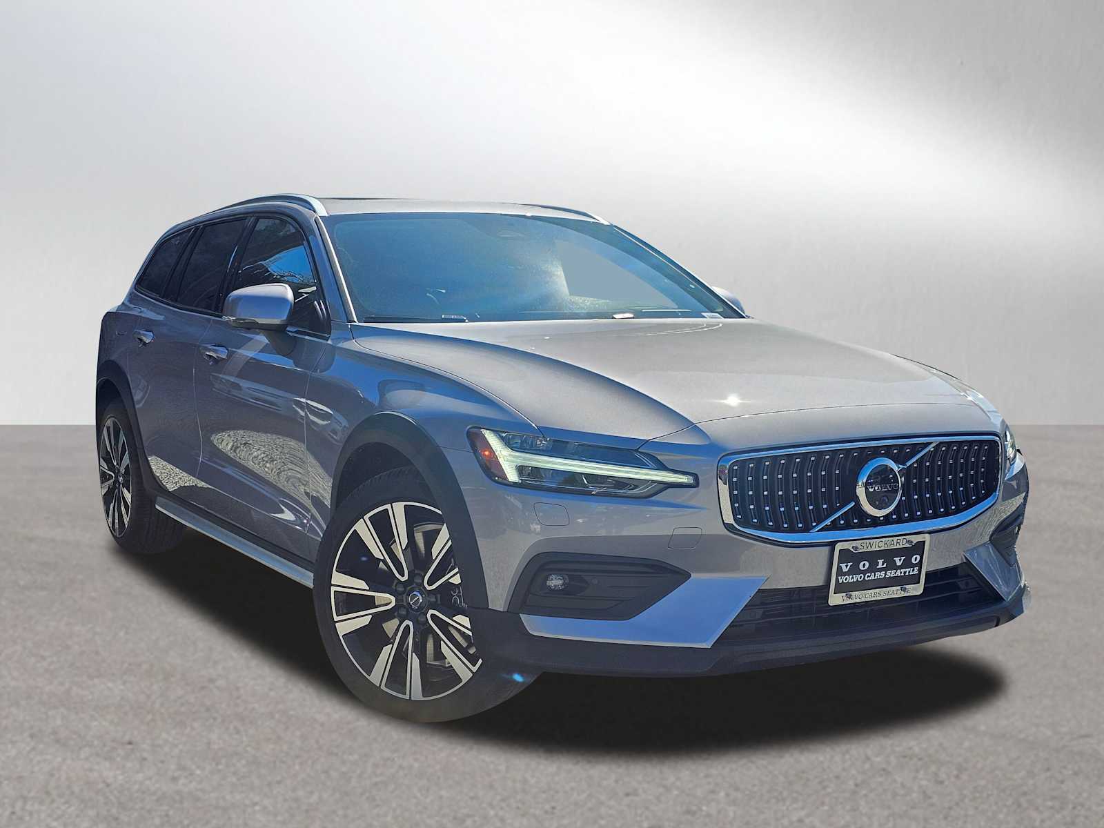 2026 Volvo V60 Cross Country B5 Ultra AWD's photo