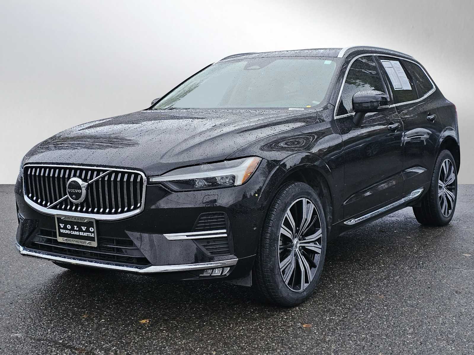 2023 Volvo XC60 B5 Plus photo 3