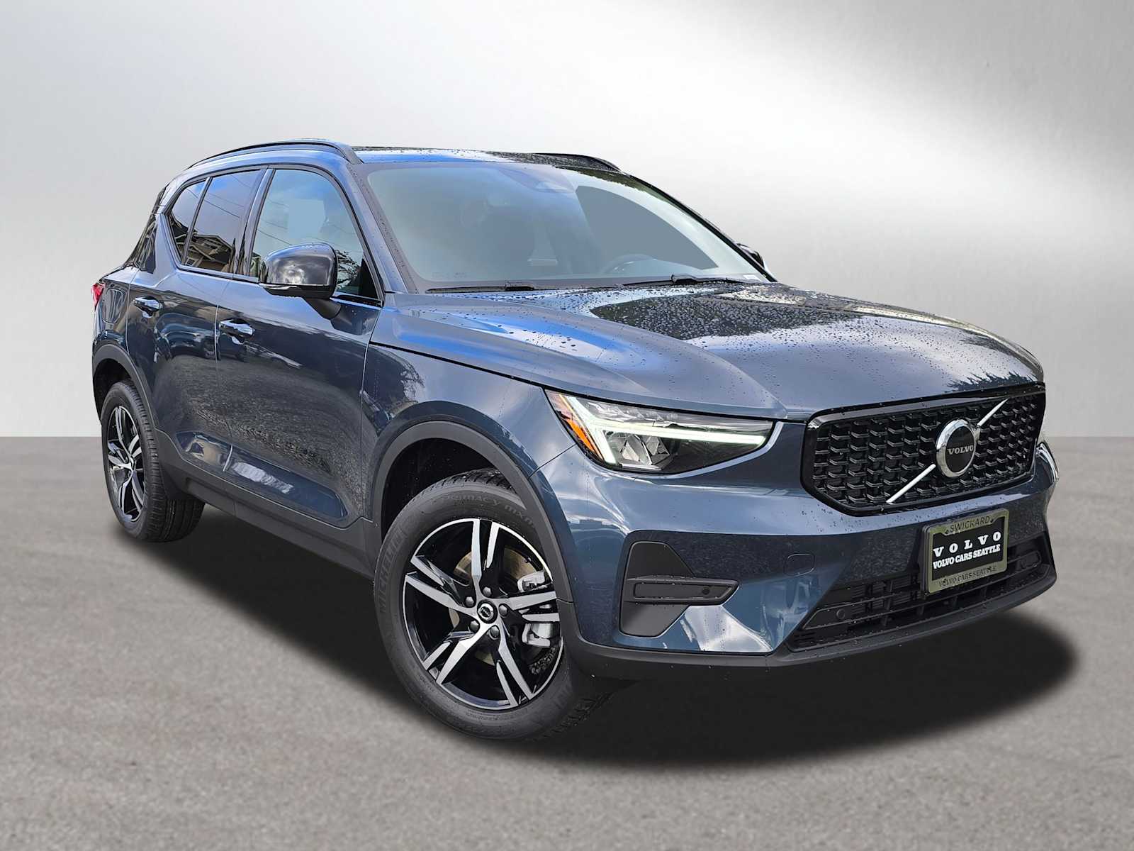 2026 Volvo XC40 Core's photo