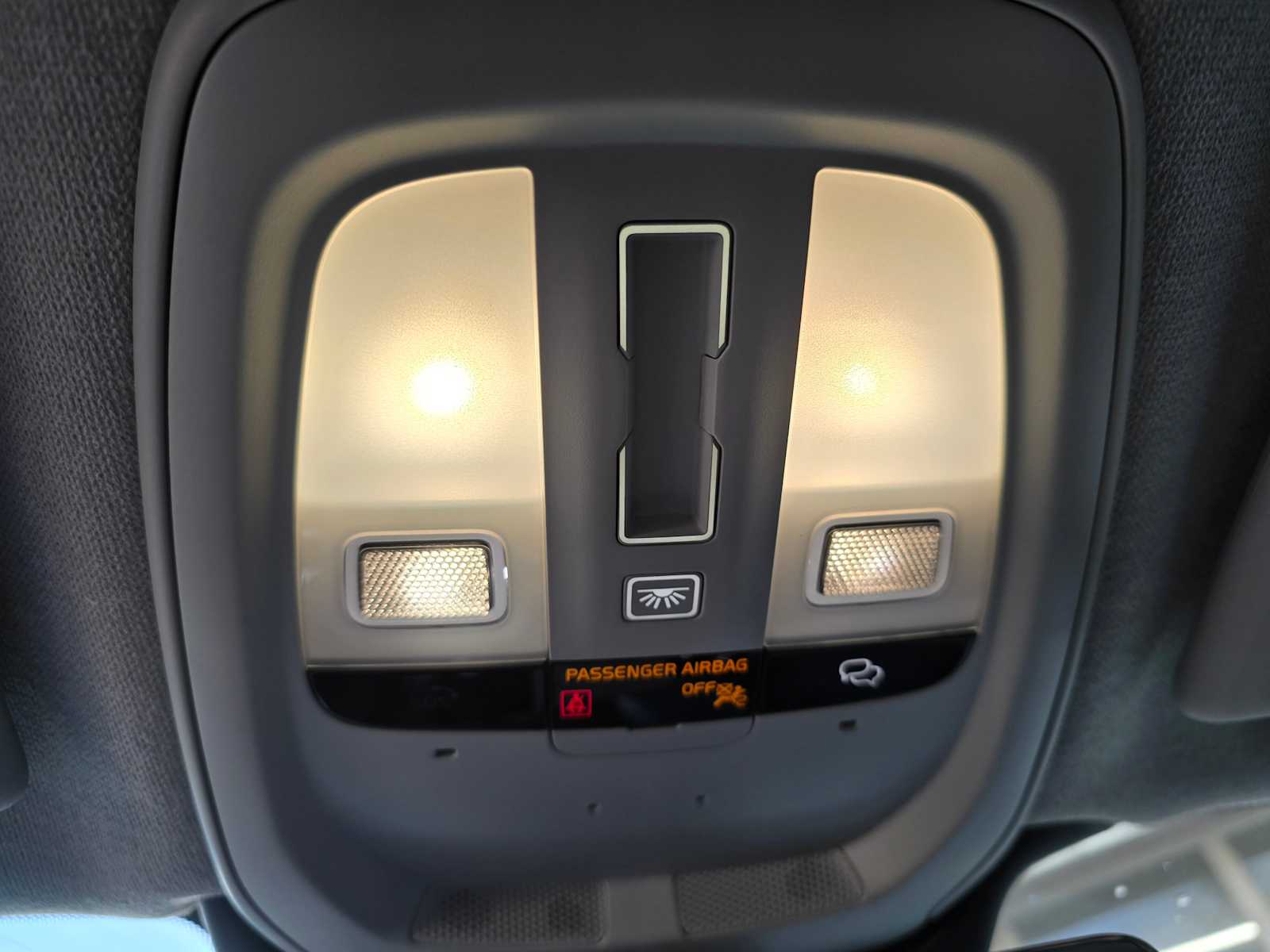 2025 Volvo XC40 Core - Photo 32