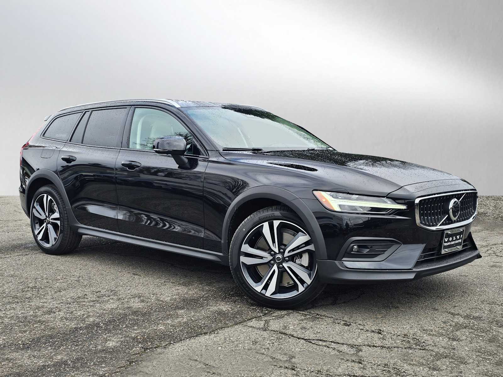 2026 Volvo V60 Cross Country B5 Plus AWD's photo