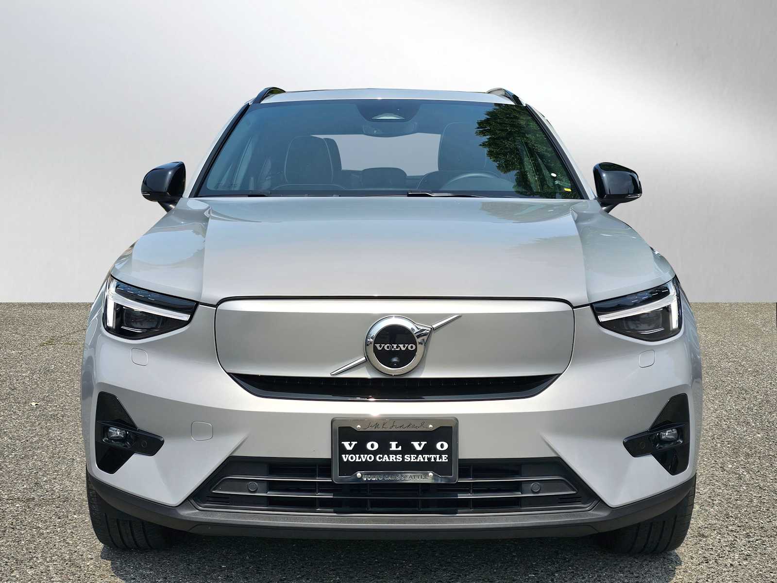 2023 Volvo XC40 Recharge Ultimate photo 2