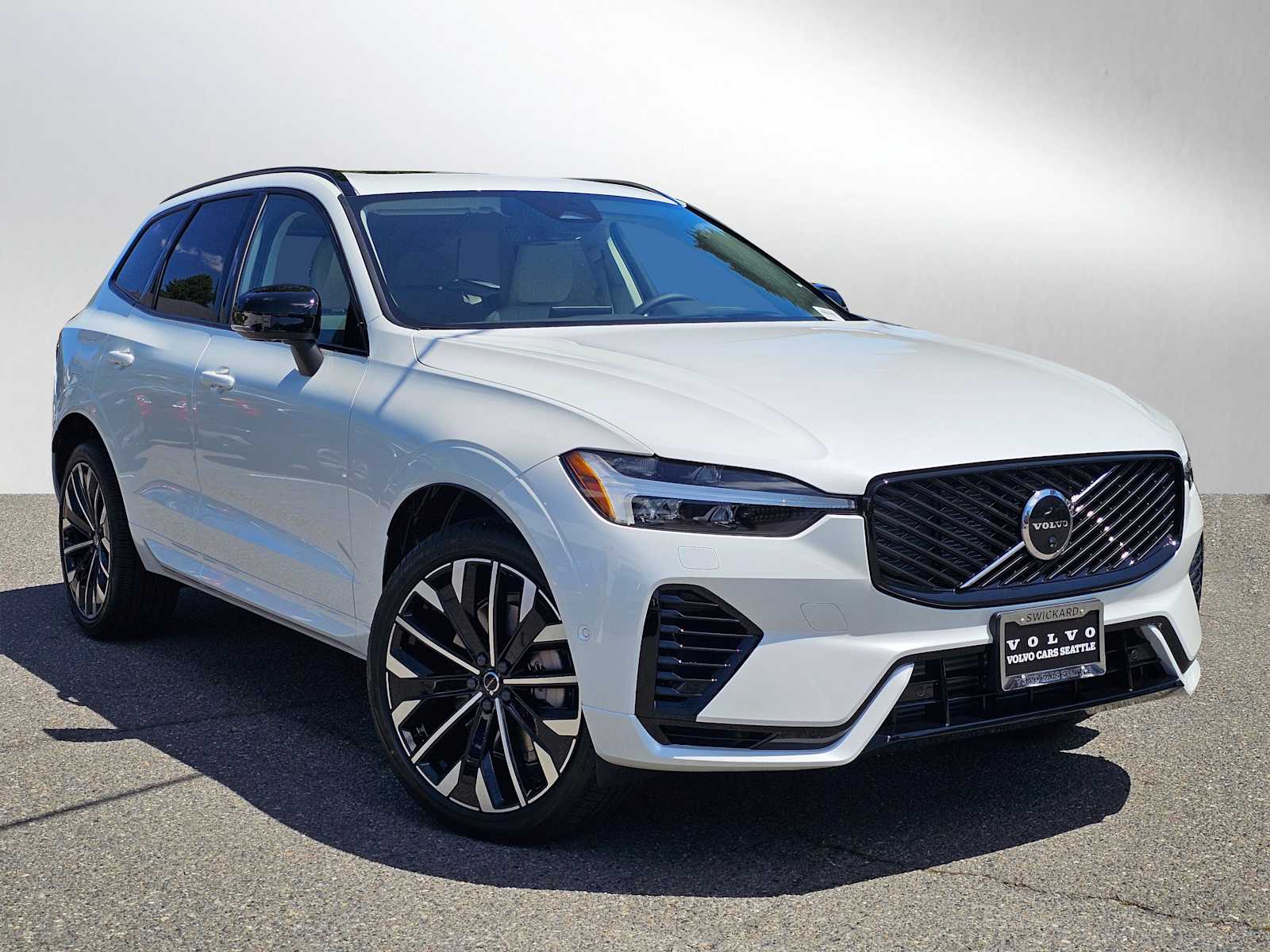 2026 Volvo XC60 T8 Ultra Dark AWD's photo