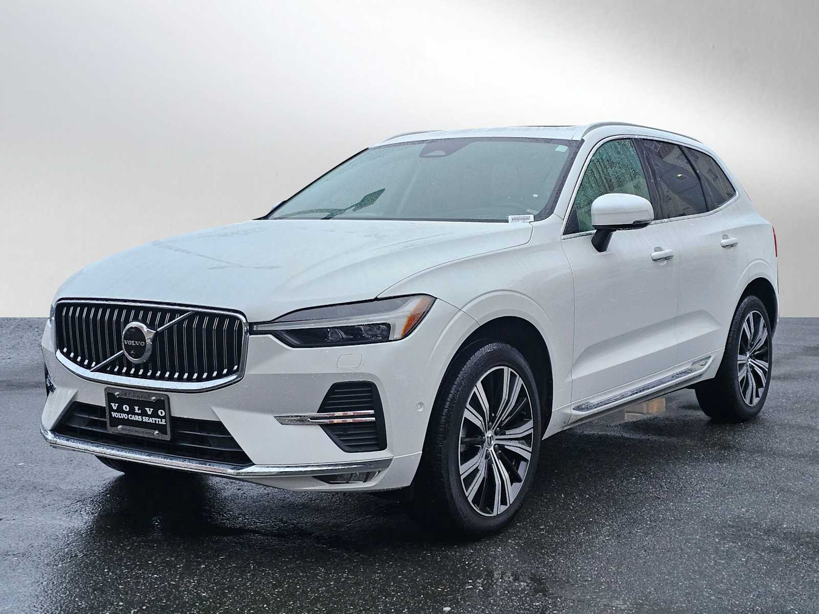 2023 Volvo XC60 B5 Plus photo 3