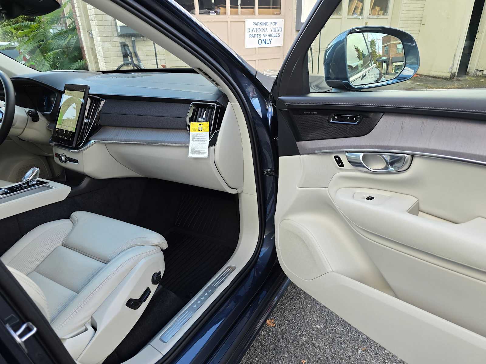 2026 Volvo XC90 Ultra - Photo 10