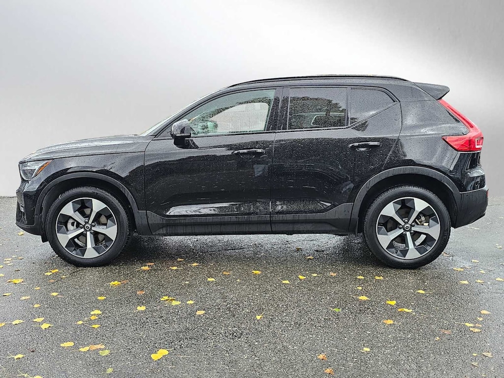 Certified 2025 Volvo XC40 B5 Plus Dark Theme SUV