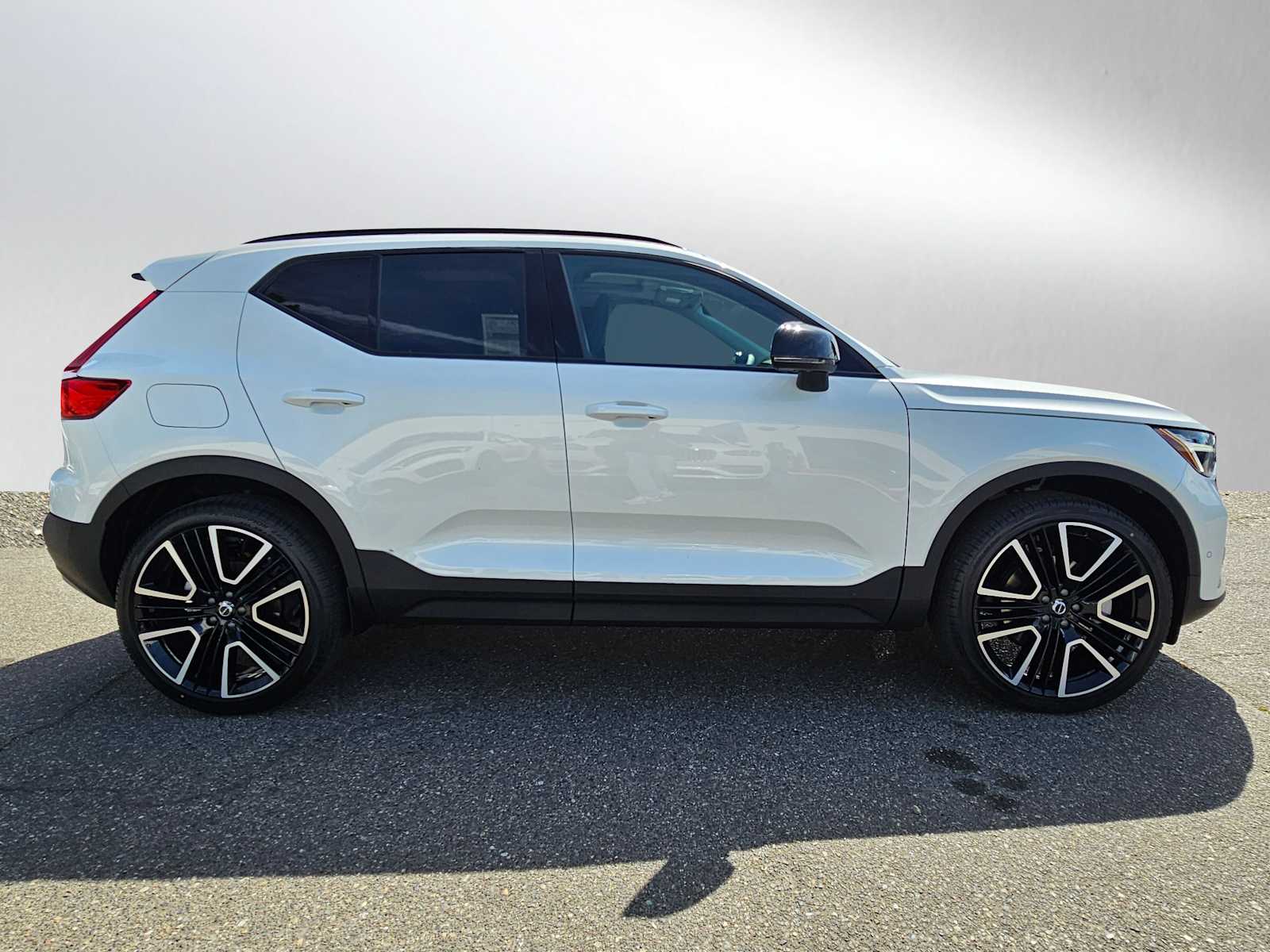 2025 Volvo XC40 Ultra - Photo 8