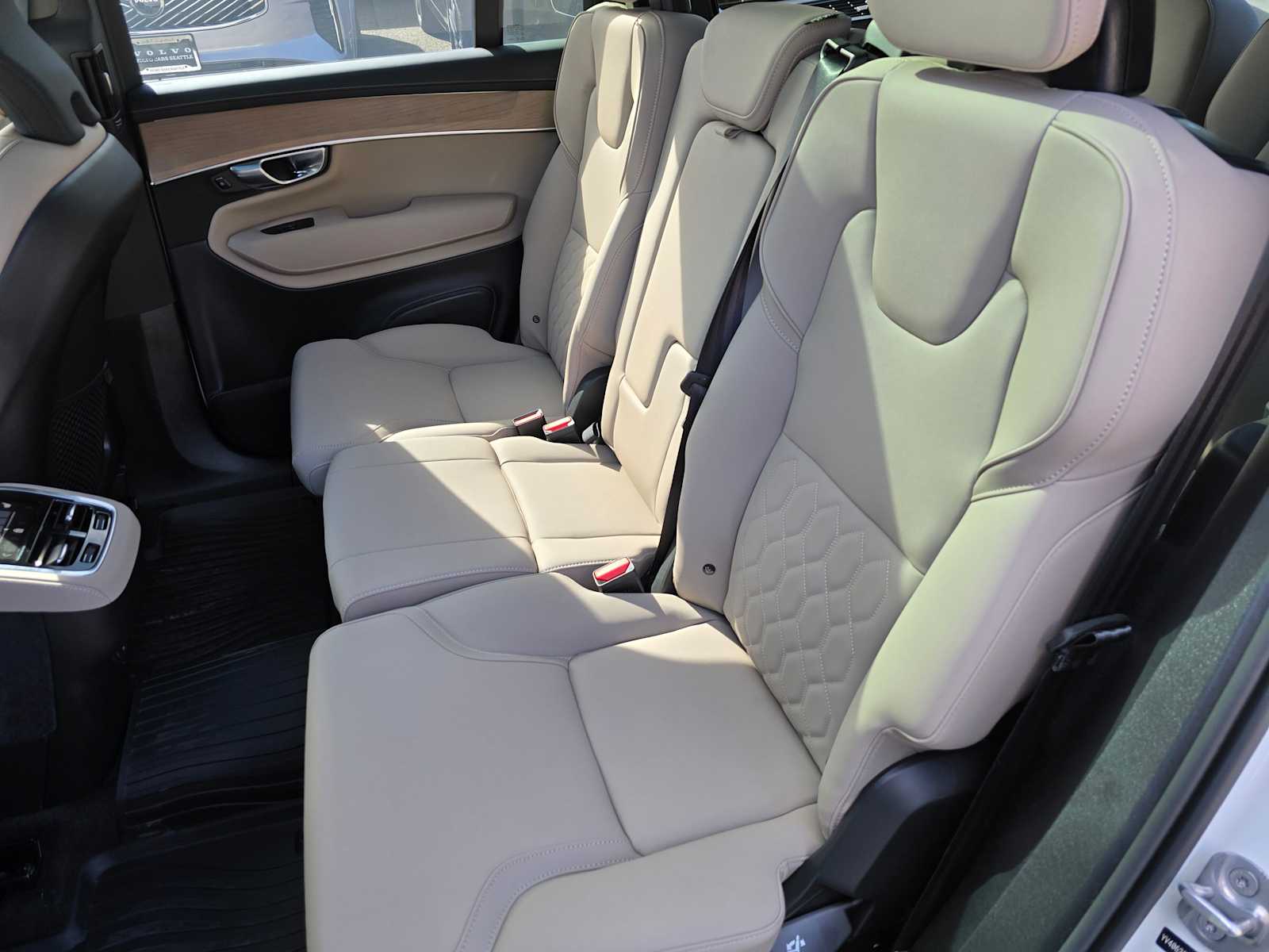 2026 Volvo XC90 Plus - Photo 18