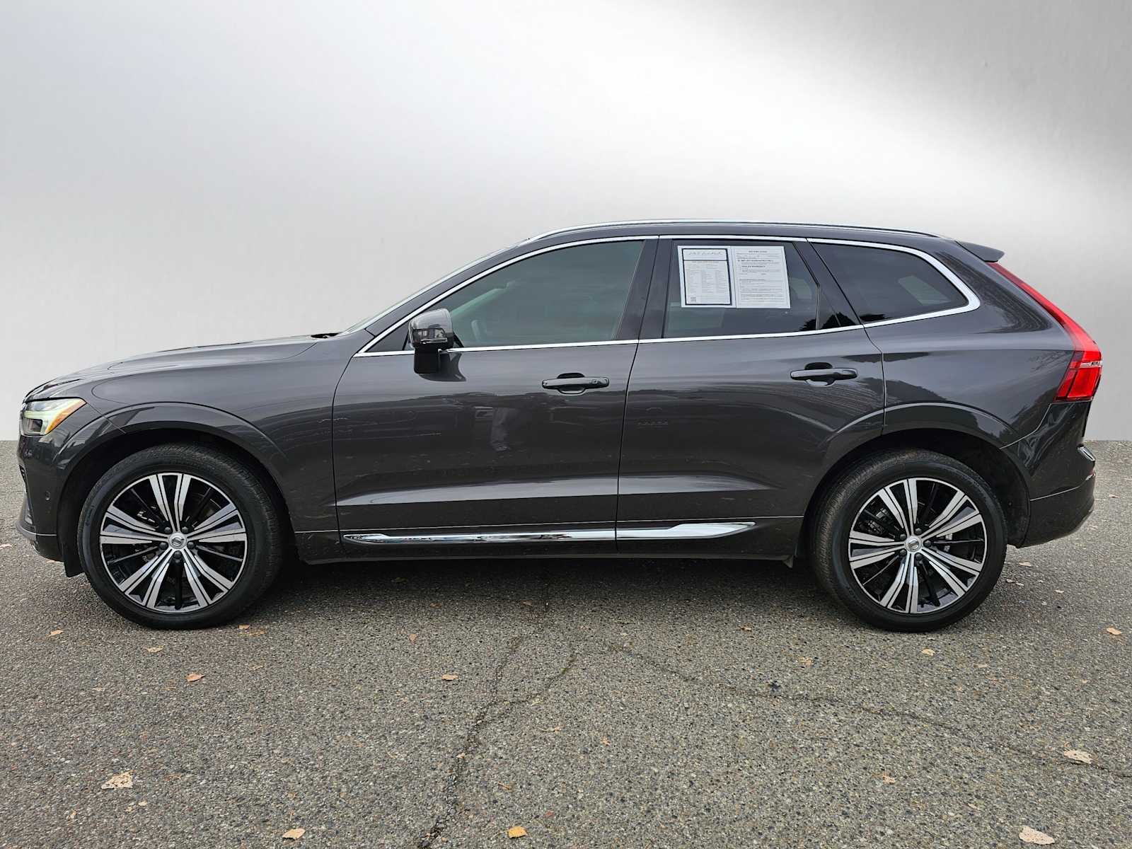 2023 Volvo XC60 B5 Plus photo 4