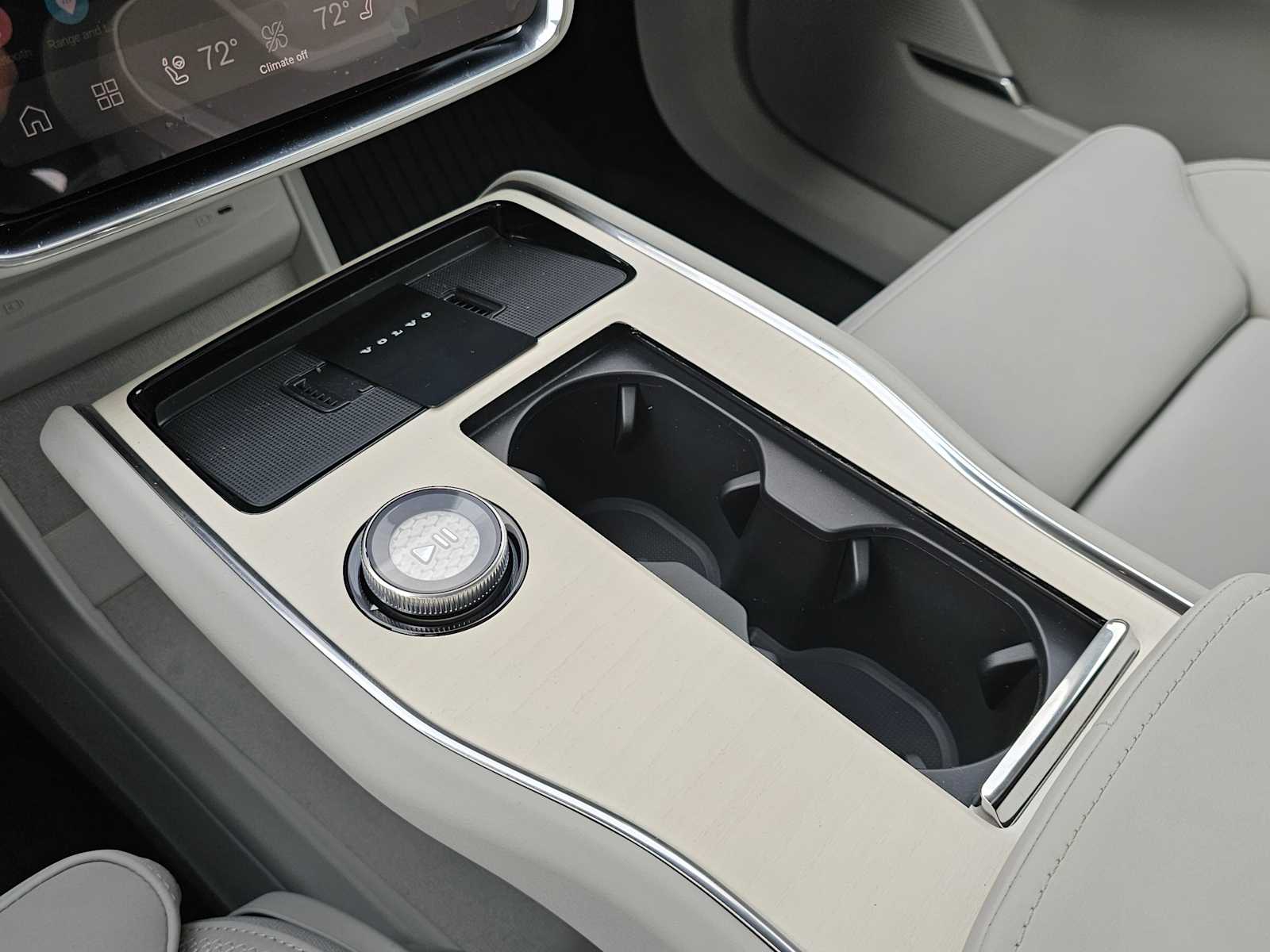 2025 Volvo EX90 Ultra - Photo 25