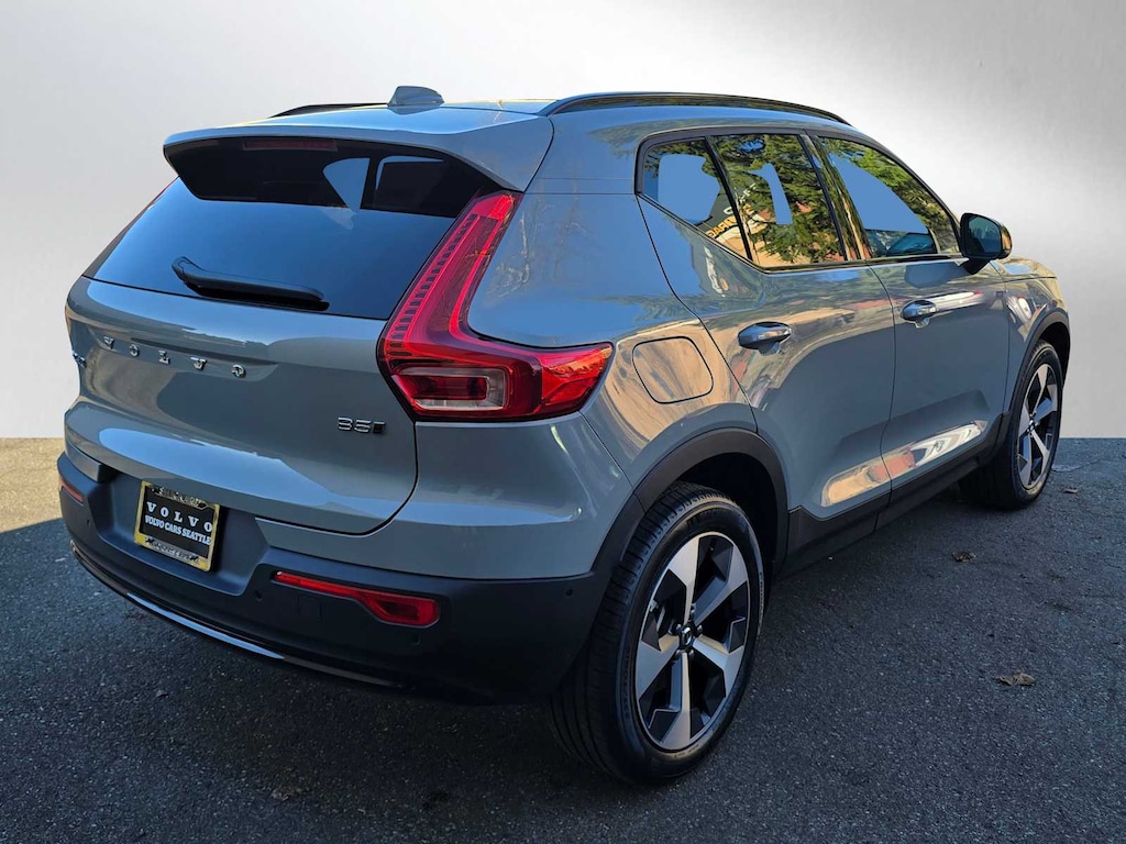 New 2026 Volvo XC40 B5 Plus SUV
