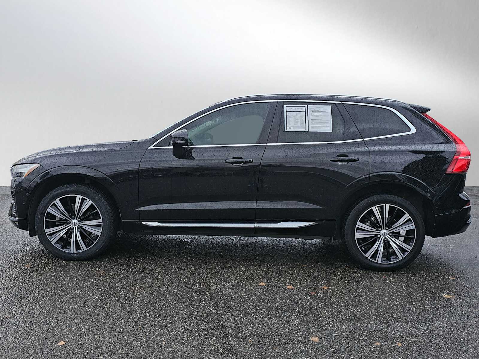 2023 Volvo XC60 B5 Plus photo 4