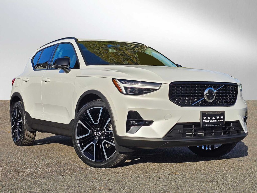 New 2026 Volvo XC40 B5 Ultra SUV