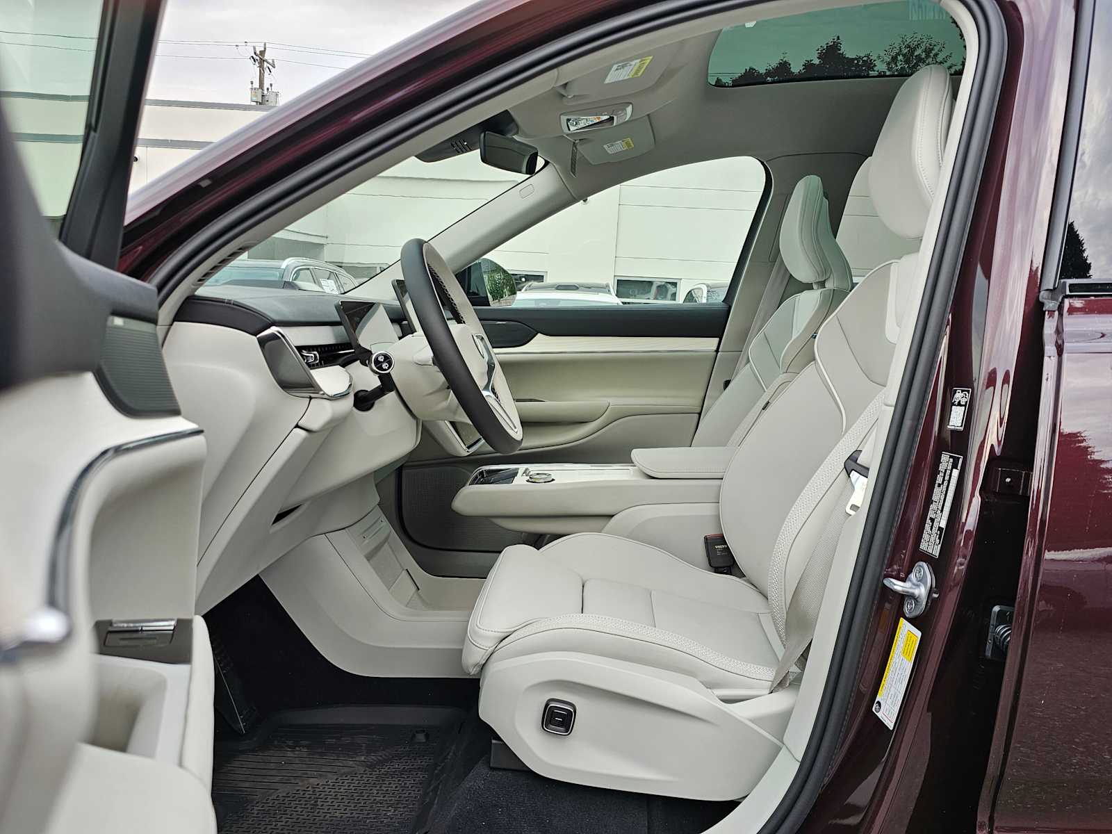 2025 Volvo EX90 Ultra - Photo 19