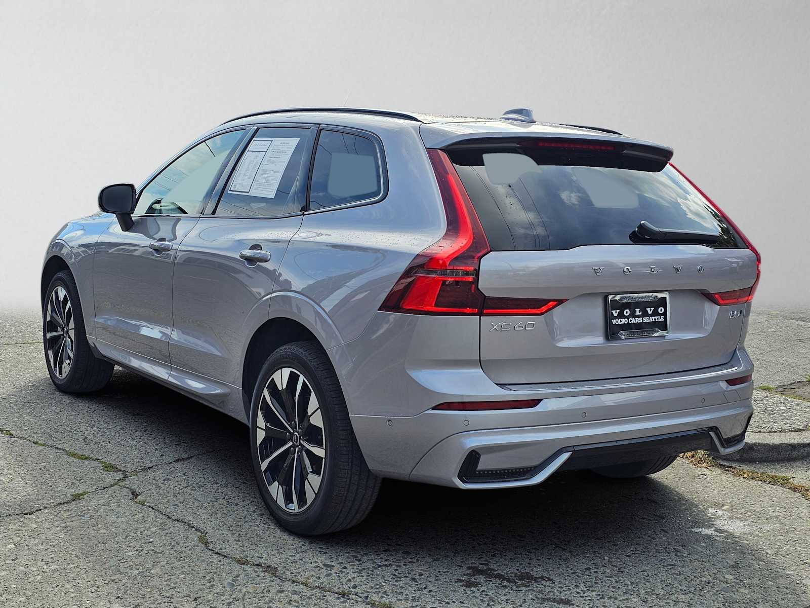 2026 Volvo XC60 Plus - Photo 5