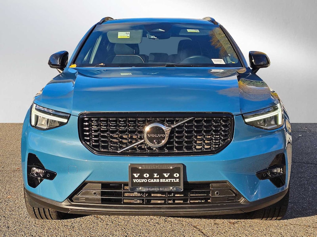 Certified 2025 Volvo XC40 B5 Plus Dark Theme SUV