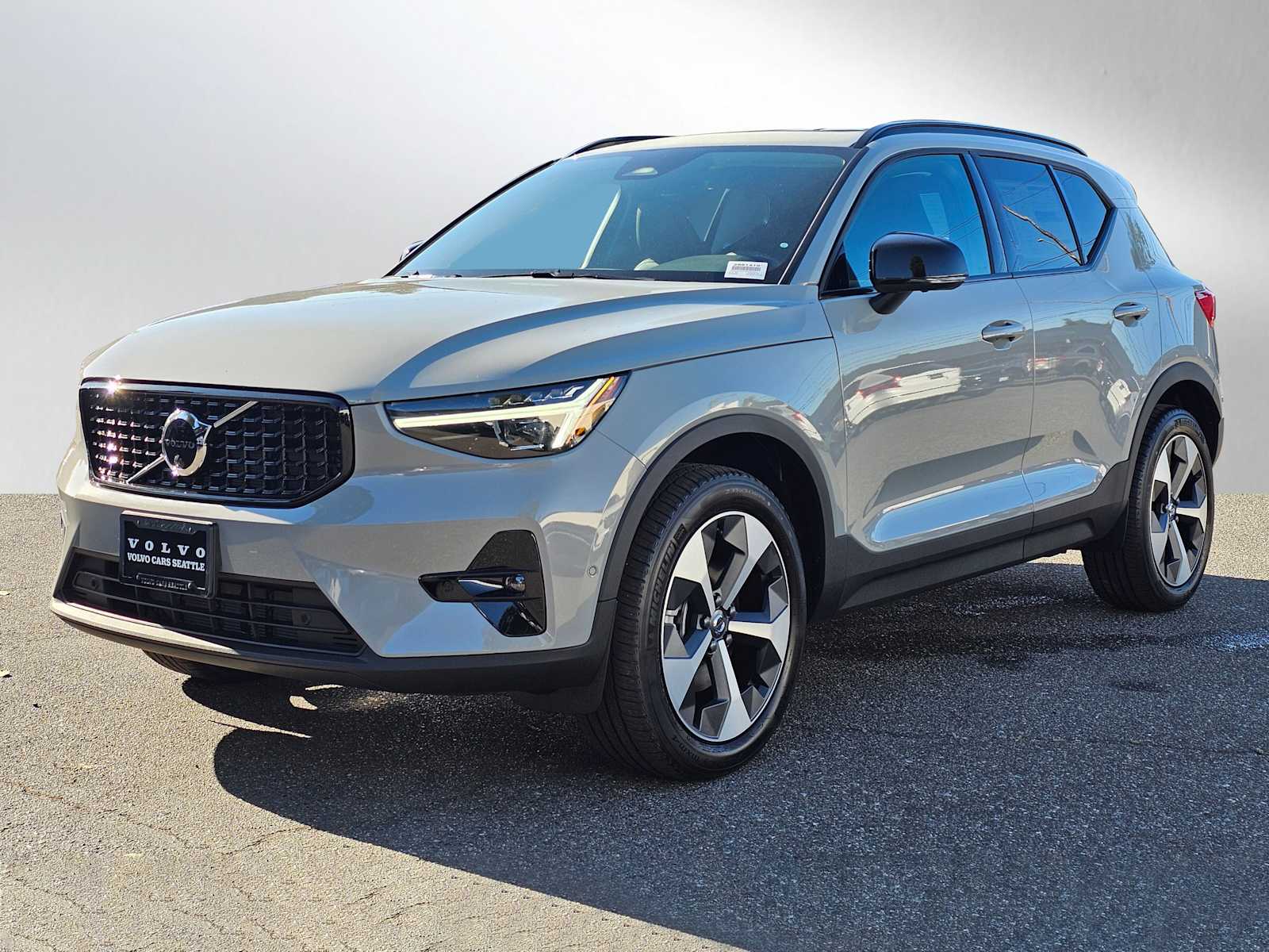 2026 Volvo XC40 Plus photo 3