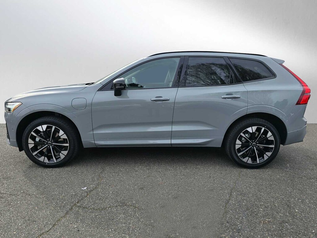 New 2026 Volvo XC60 plug-in hybrid T8 Plus SUV