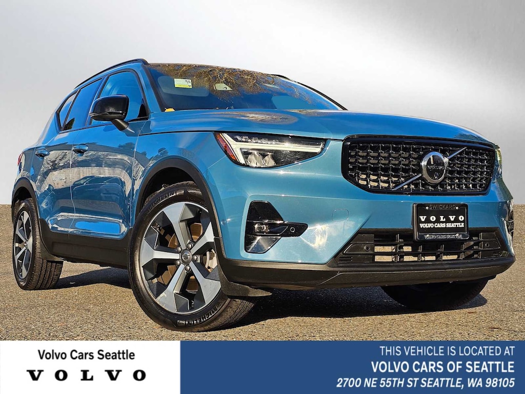 Certified 2025 Volvo XC40 B5 Plus Dark Theme SUV