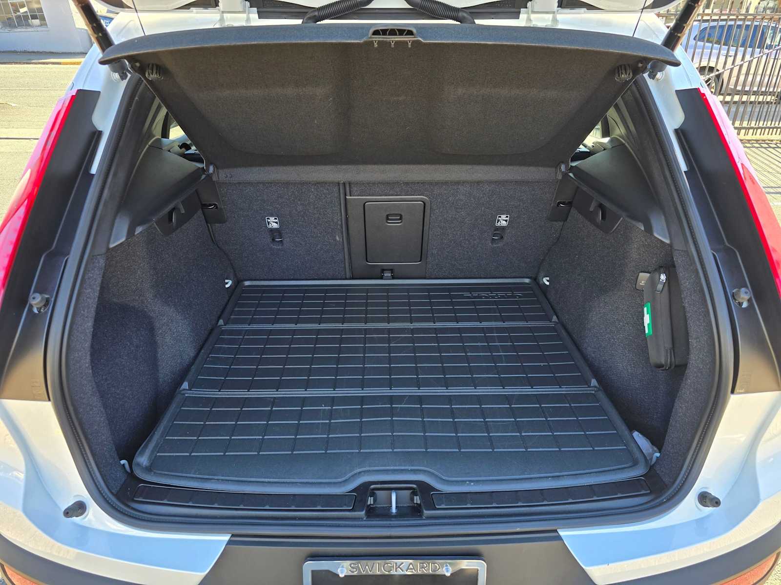 2026 Volvo XC40 Plus - Photo 16