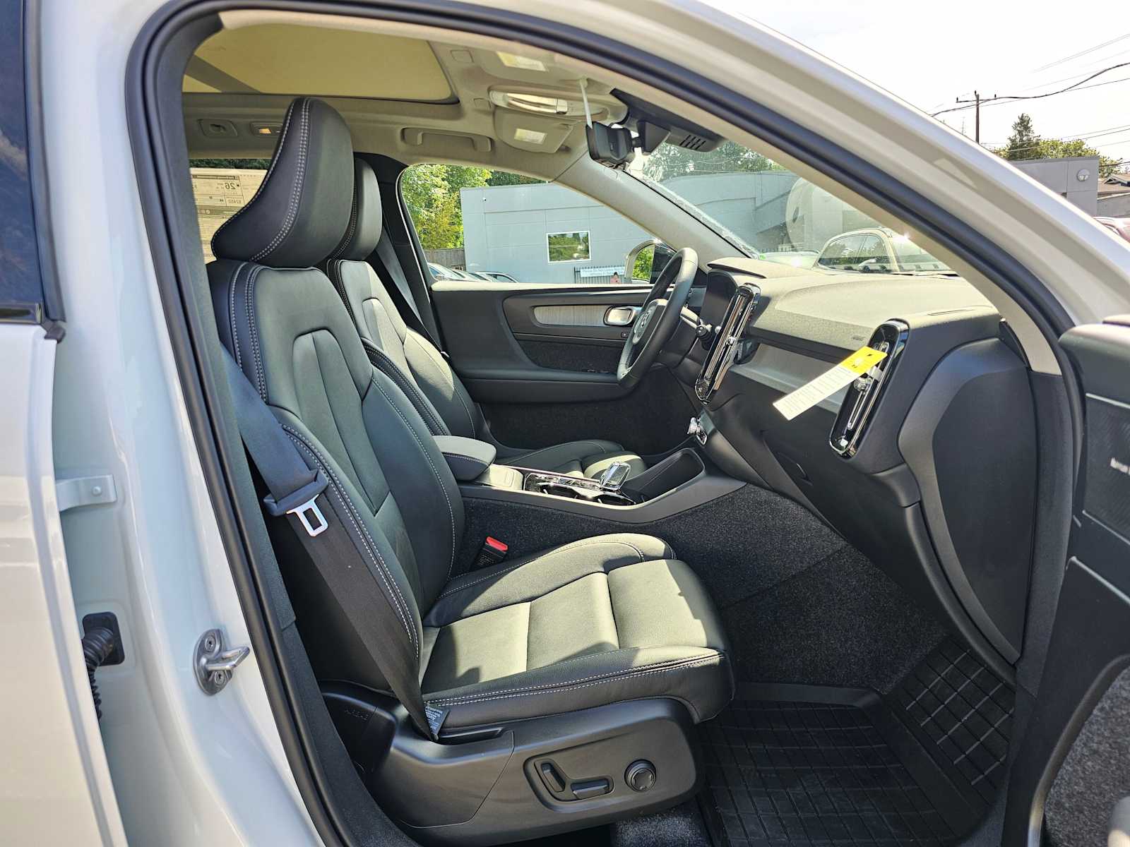 2025 Volvo XC40 Ultra - Photo 10