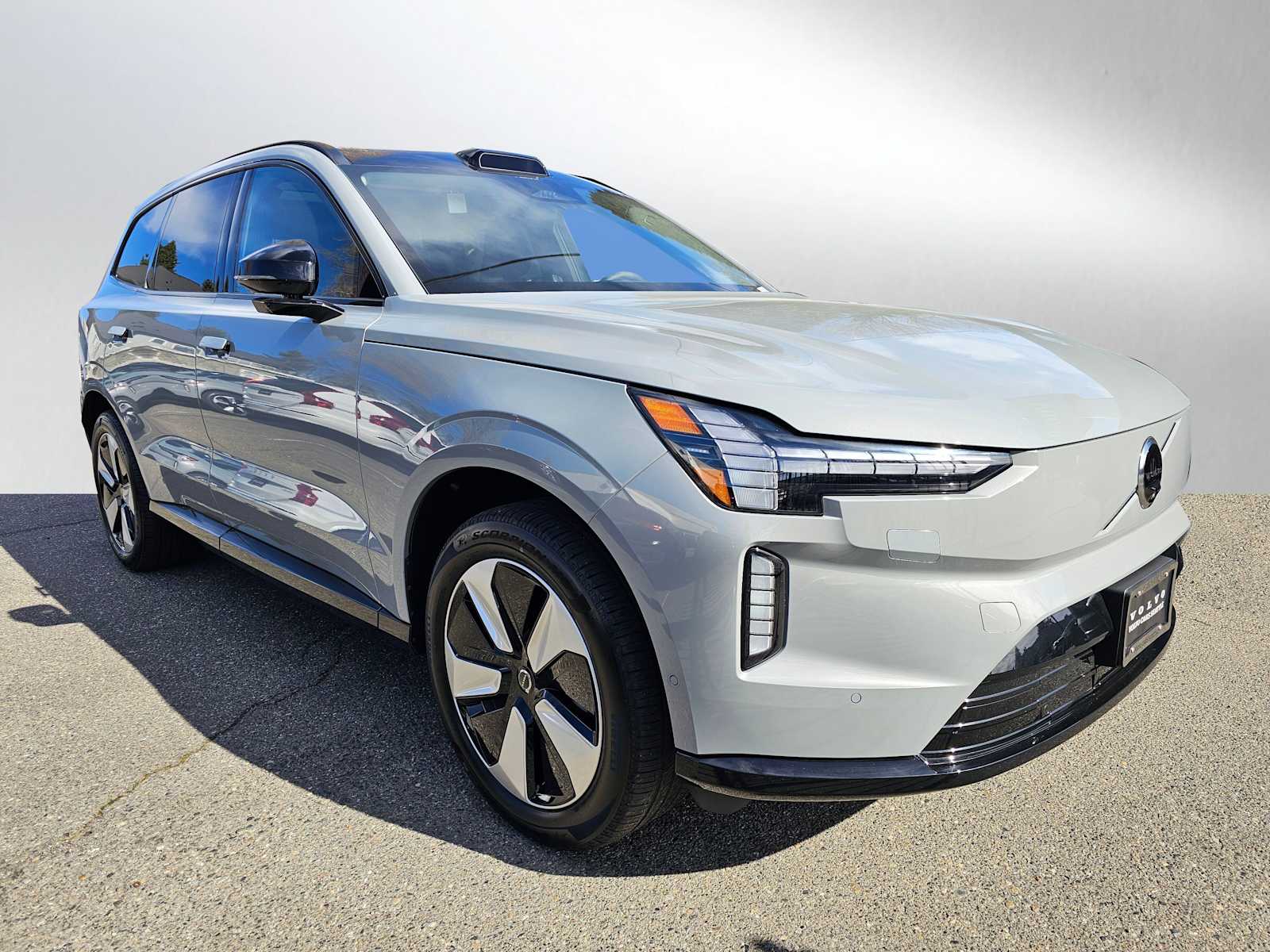 2025 Volvo EX90 Plus's photo