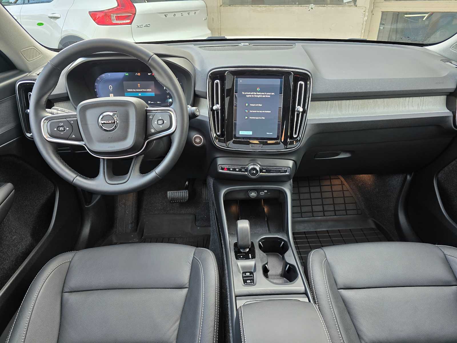 2025 Volvo XC40 Core - Photo 17