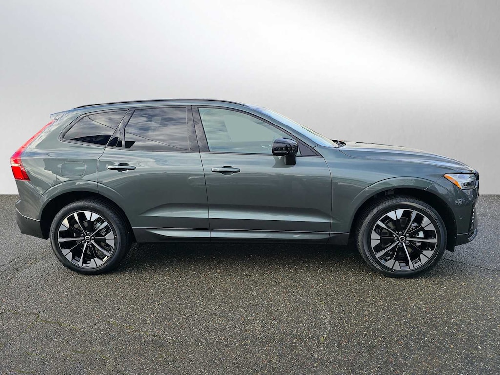 New 2026 Volvo XC60 B5 Plus SUV