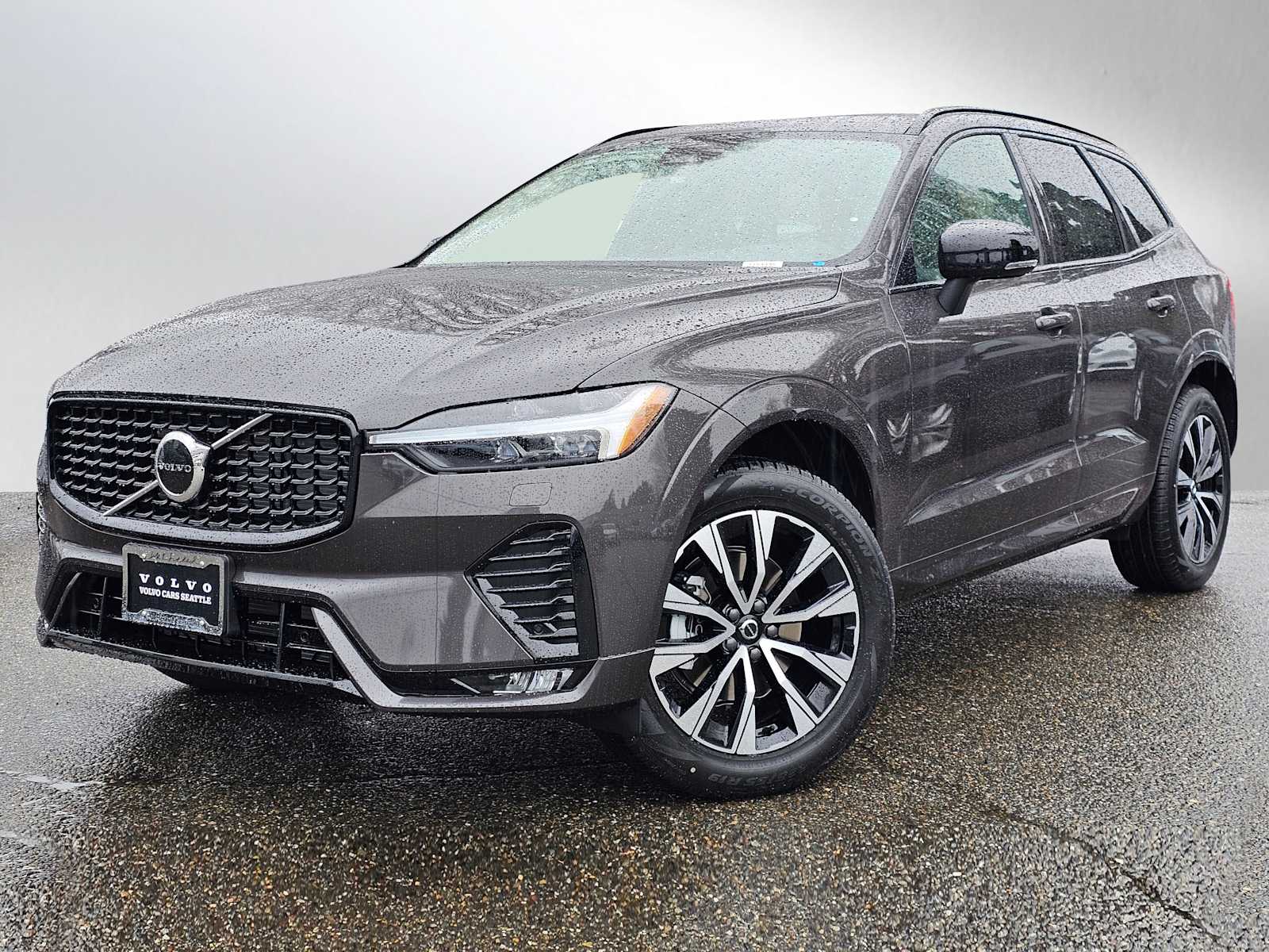 2025 Volvo XC60 B5 Core photo 3