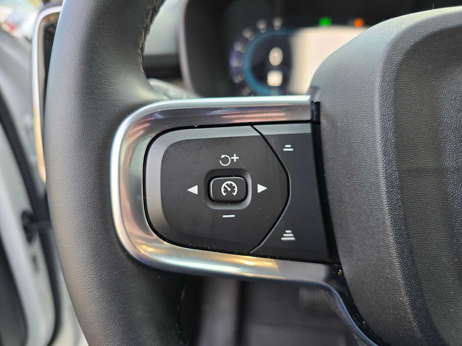 2025 Volvo XC40 Core - Photo 30