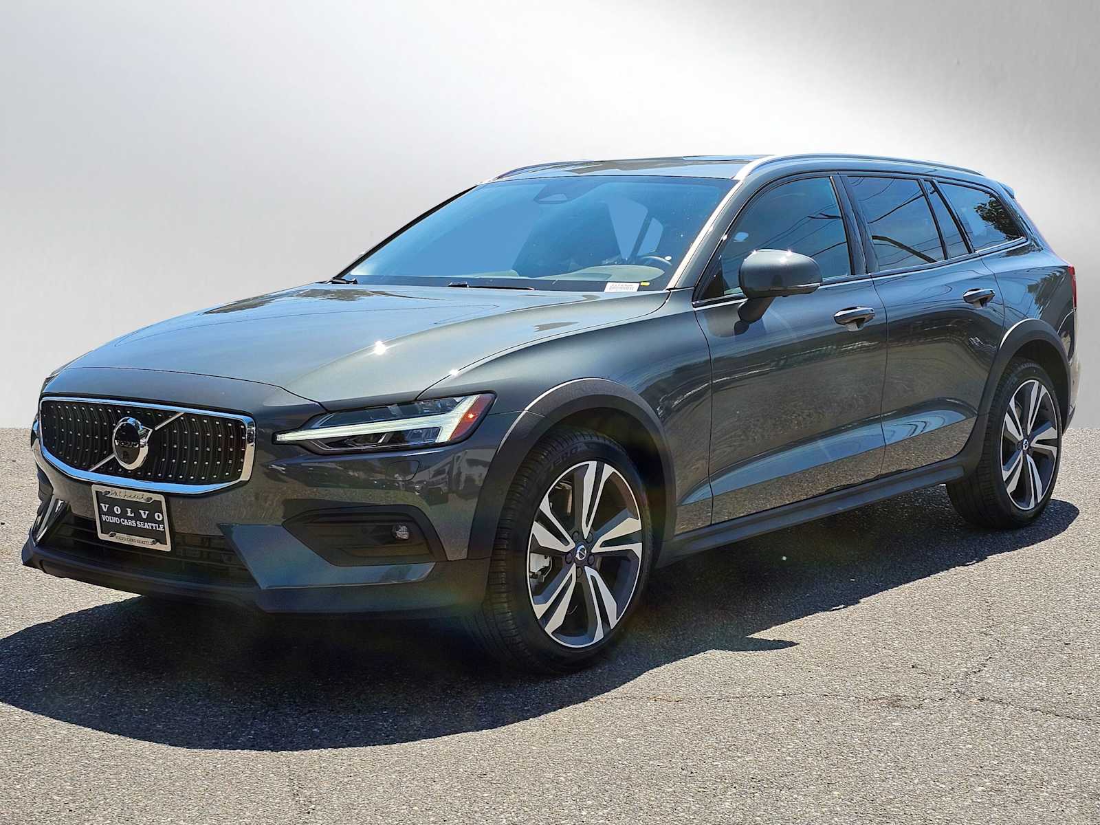 2026 Volvo V60 Cross Country B5 Plus photo 3
