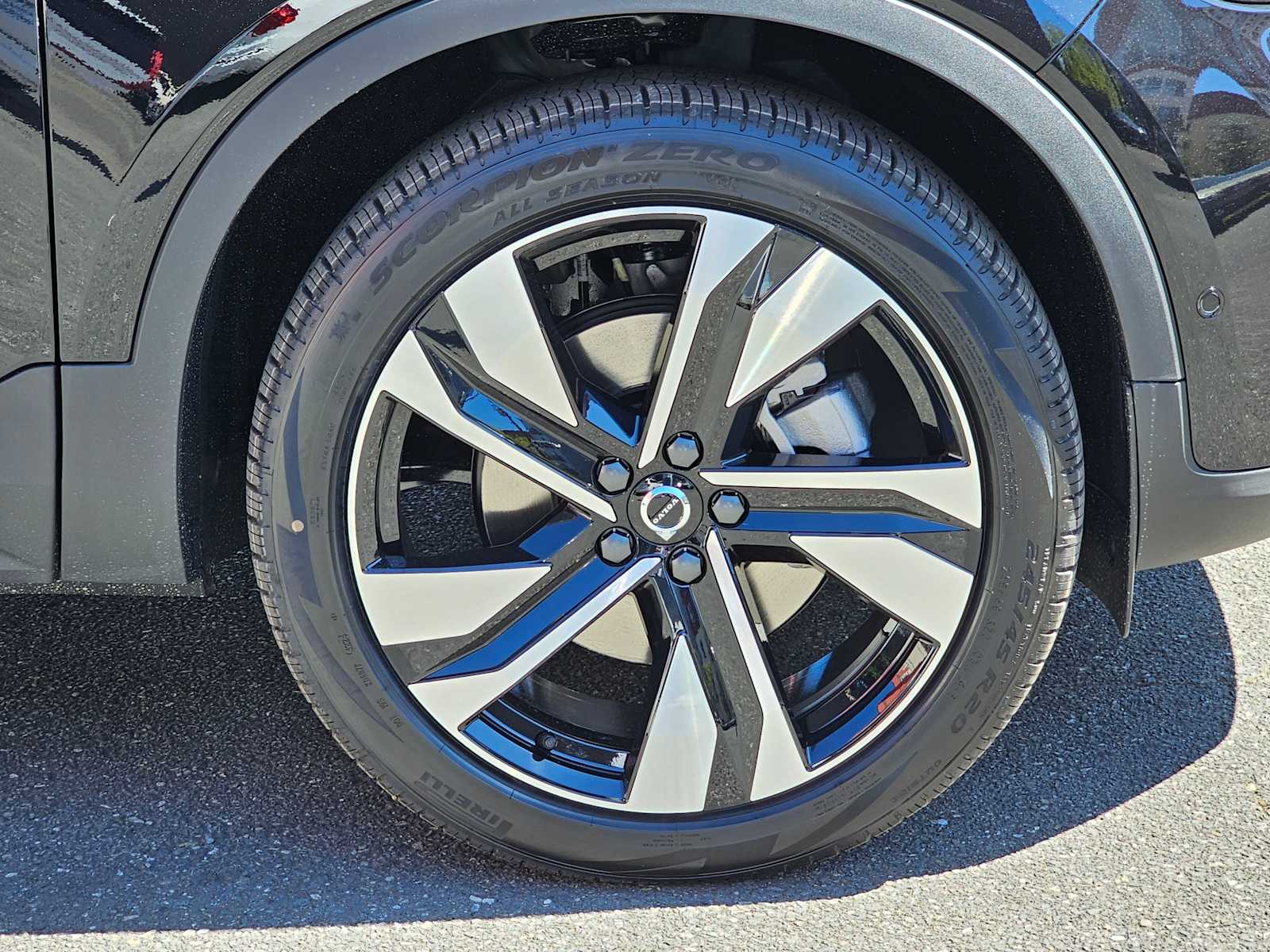 2025 Volvo XC40 Ultra - Photo 9