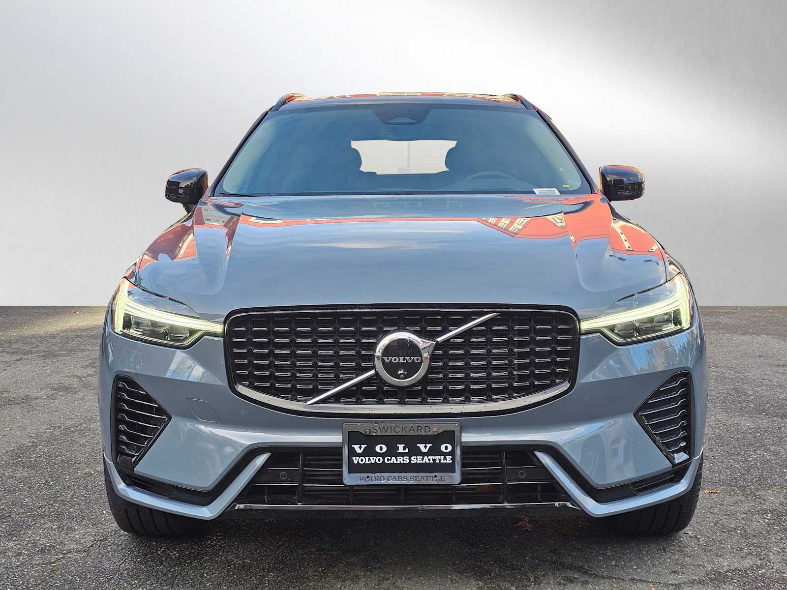 2024 Volvo XC60 Hybrid T8 Ultimate photo 2