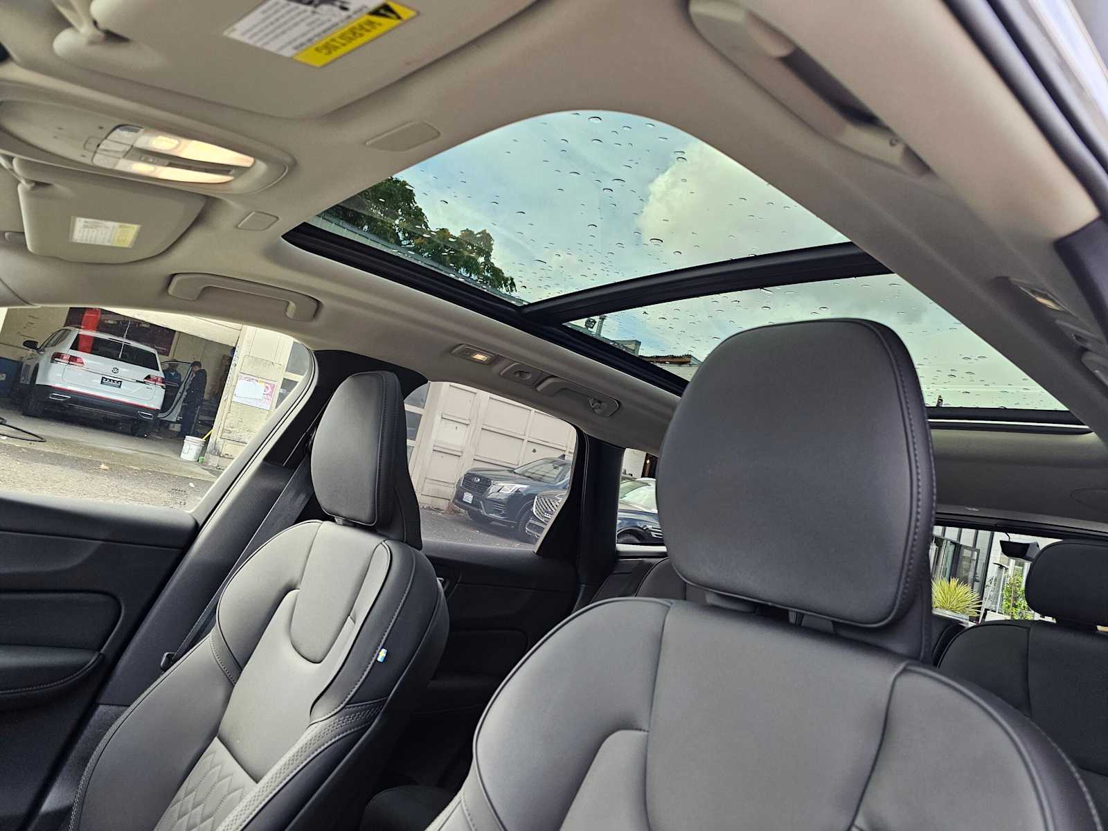 2026 Volvo XC60 Plus - Photo 23