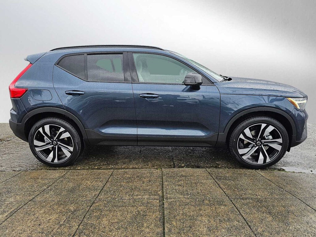 New 2026 Volvo XC40 B5 Plus SUV