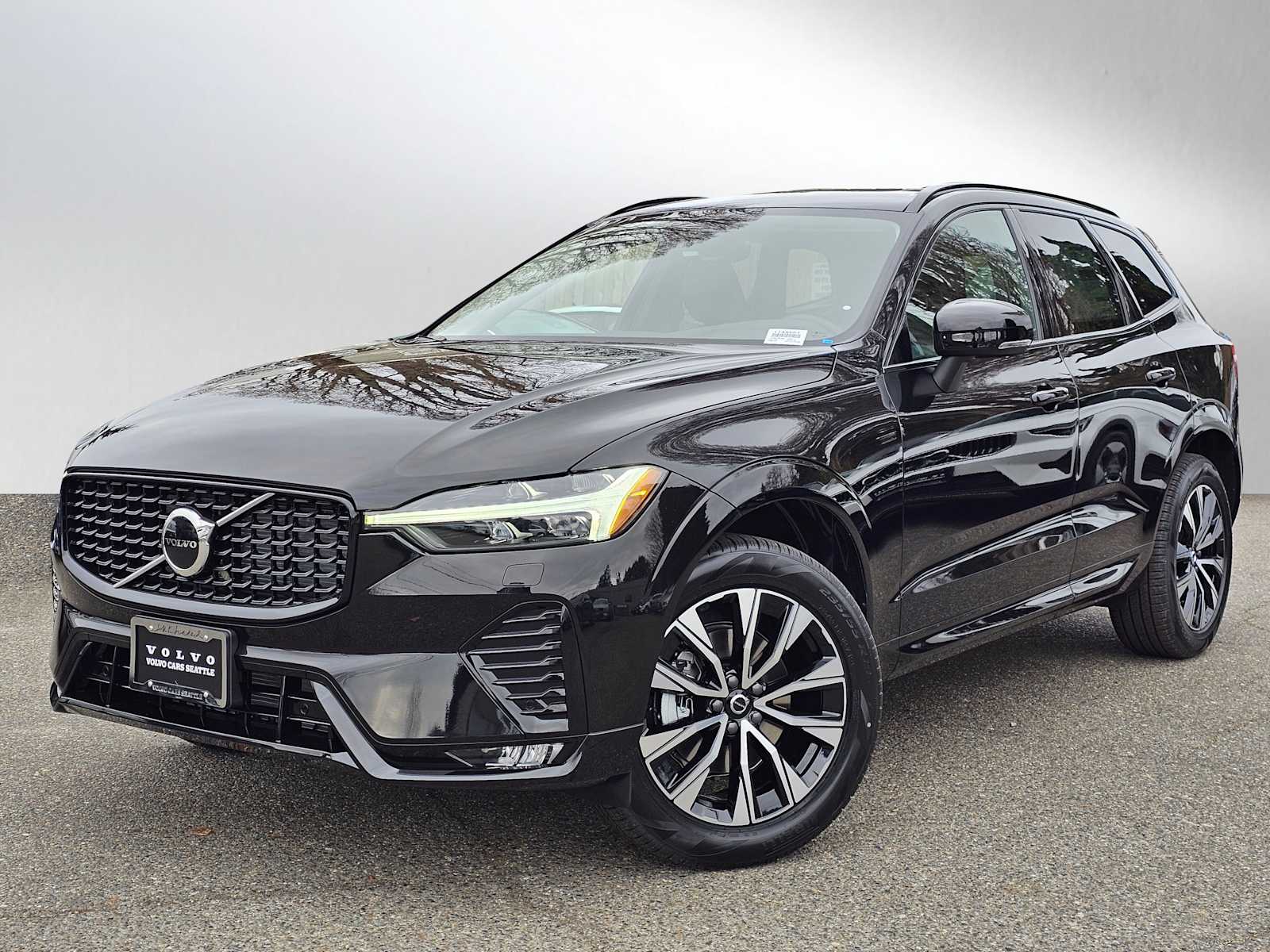 2025 Volvo XC60 B5 Core photo 3