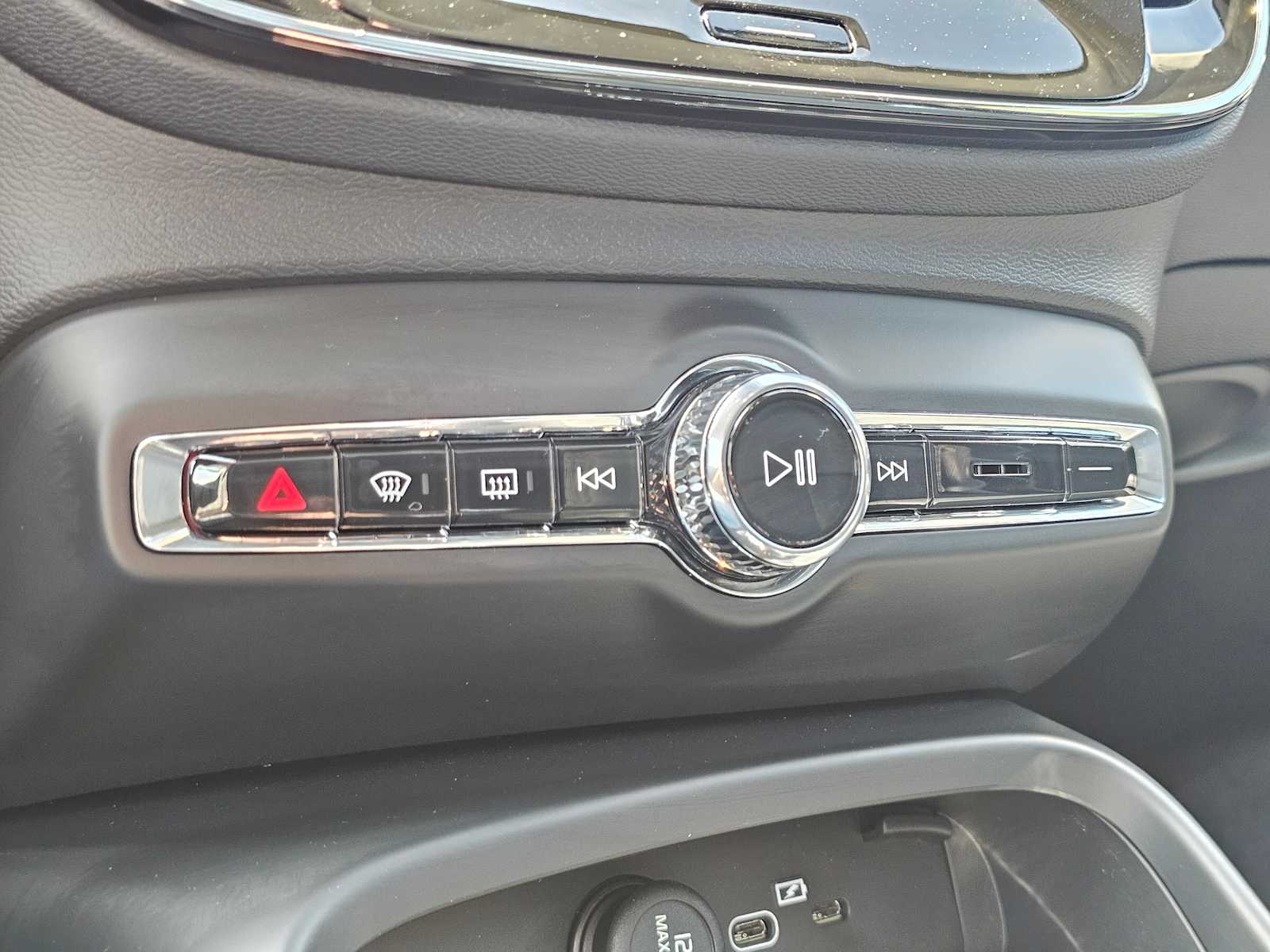2025 Volvo XC40 Ultra - Photo 22