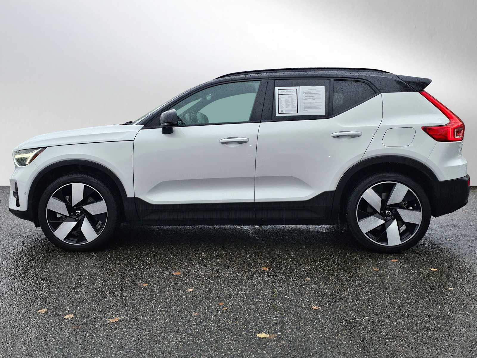 2024 Volvo XC40 Recharge Twin Ultimate photo 4