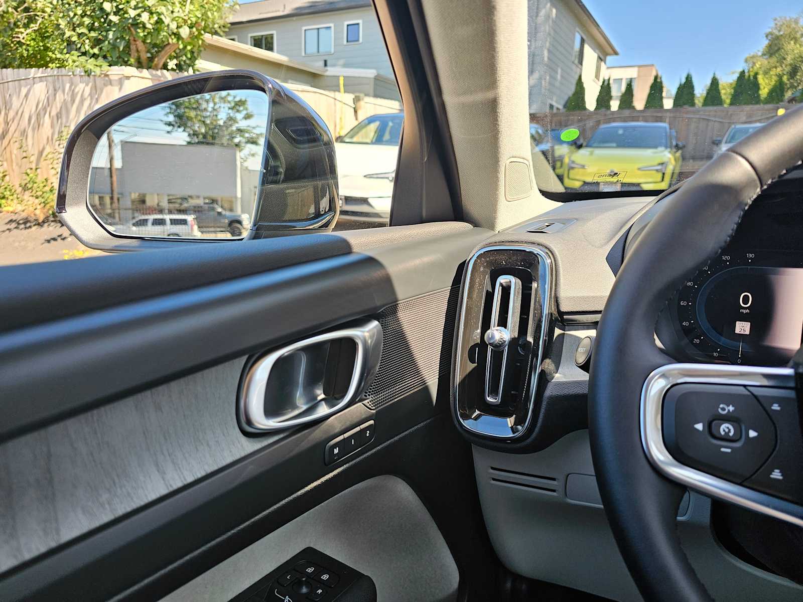 2025 Volvo XC40 Plus - Photo 28