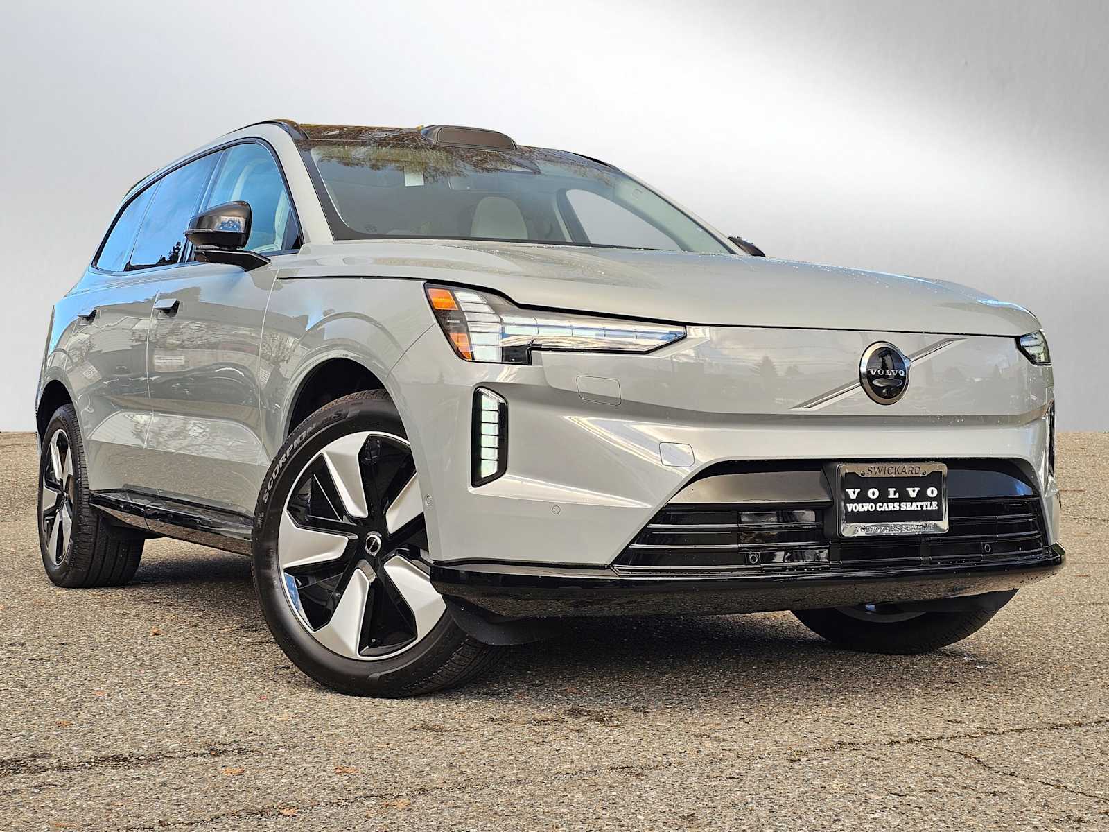 2025 Volvo EX90 Plus's photo