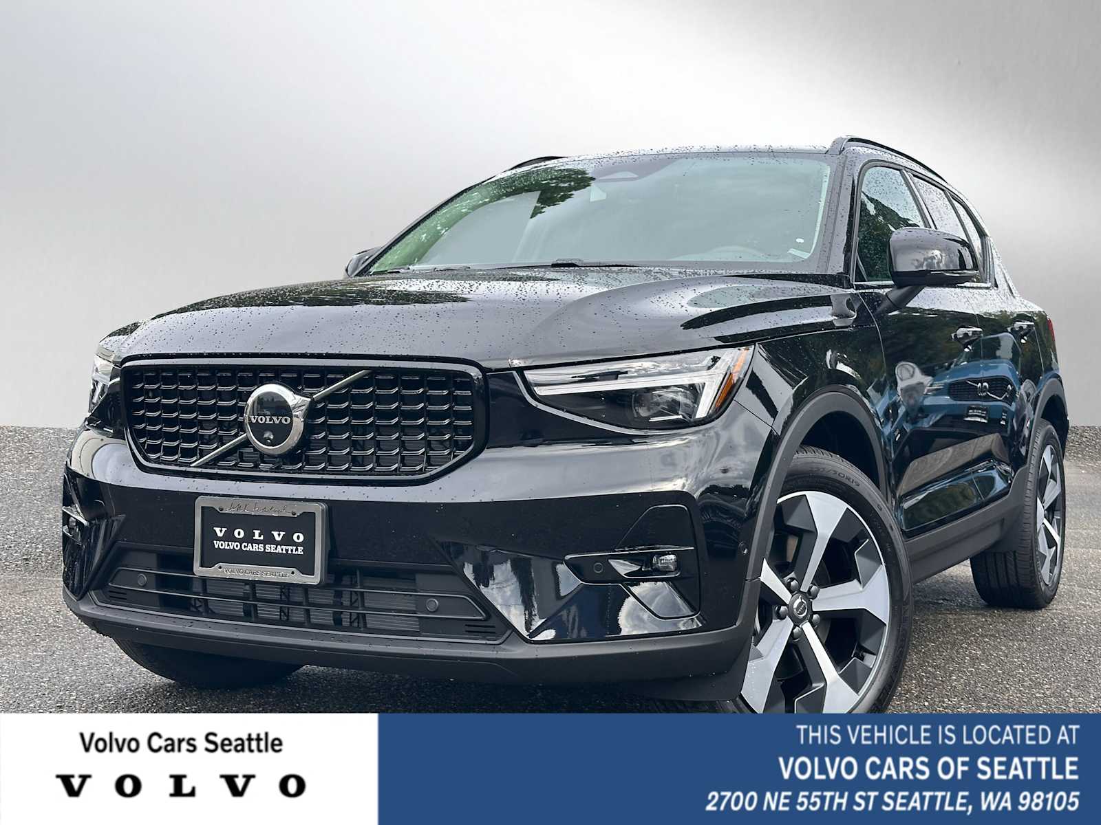 2025 Volvo XC40 B5 Plus Dark Theme