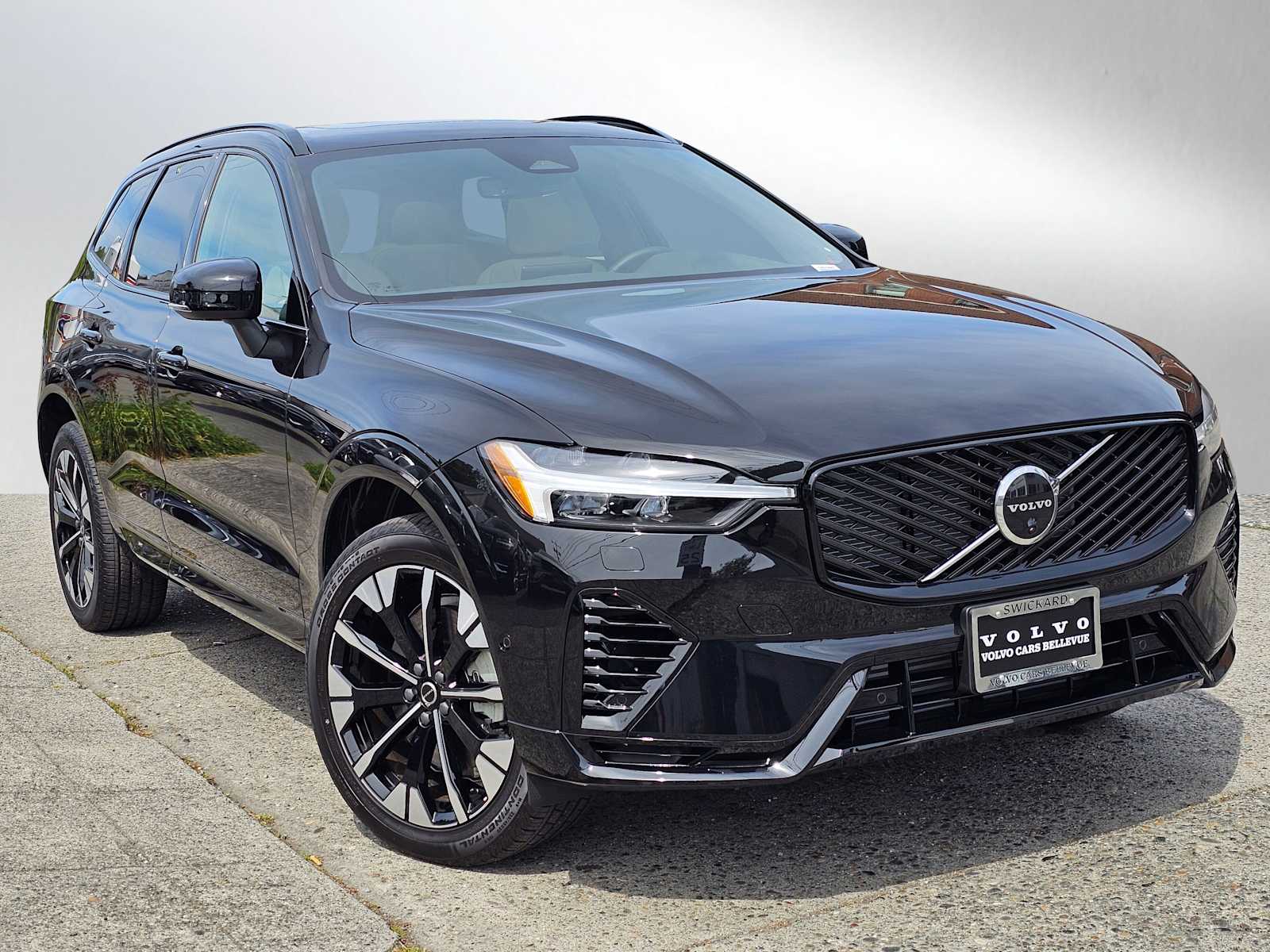 2026 Volvo XC60 T8 Plus Dark AWD's photo