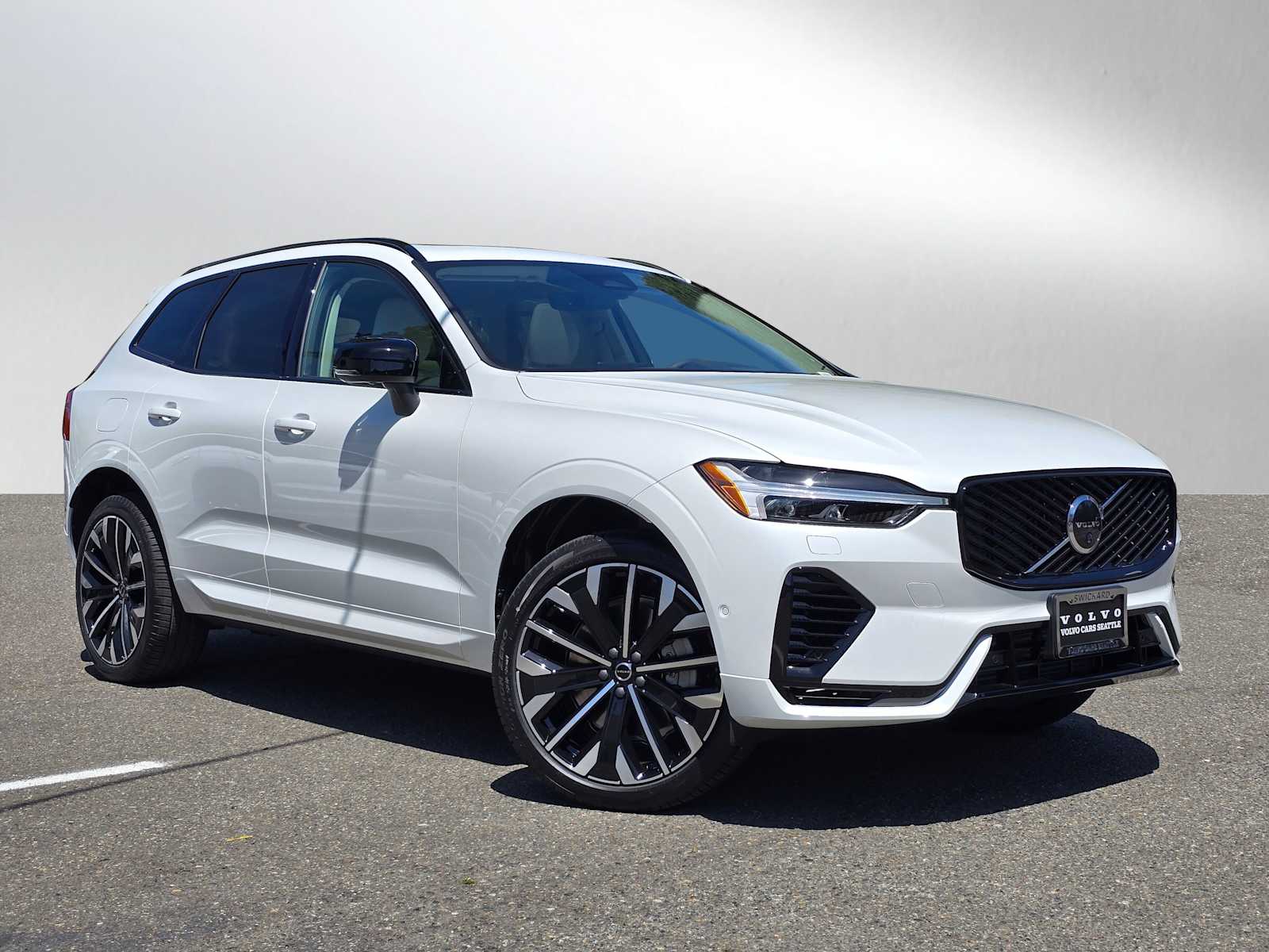 2026 Volvo XC60 T8 Ultra Dark AWD's photo
