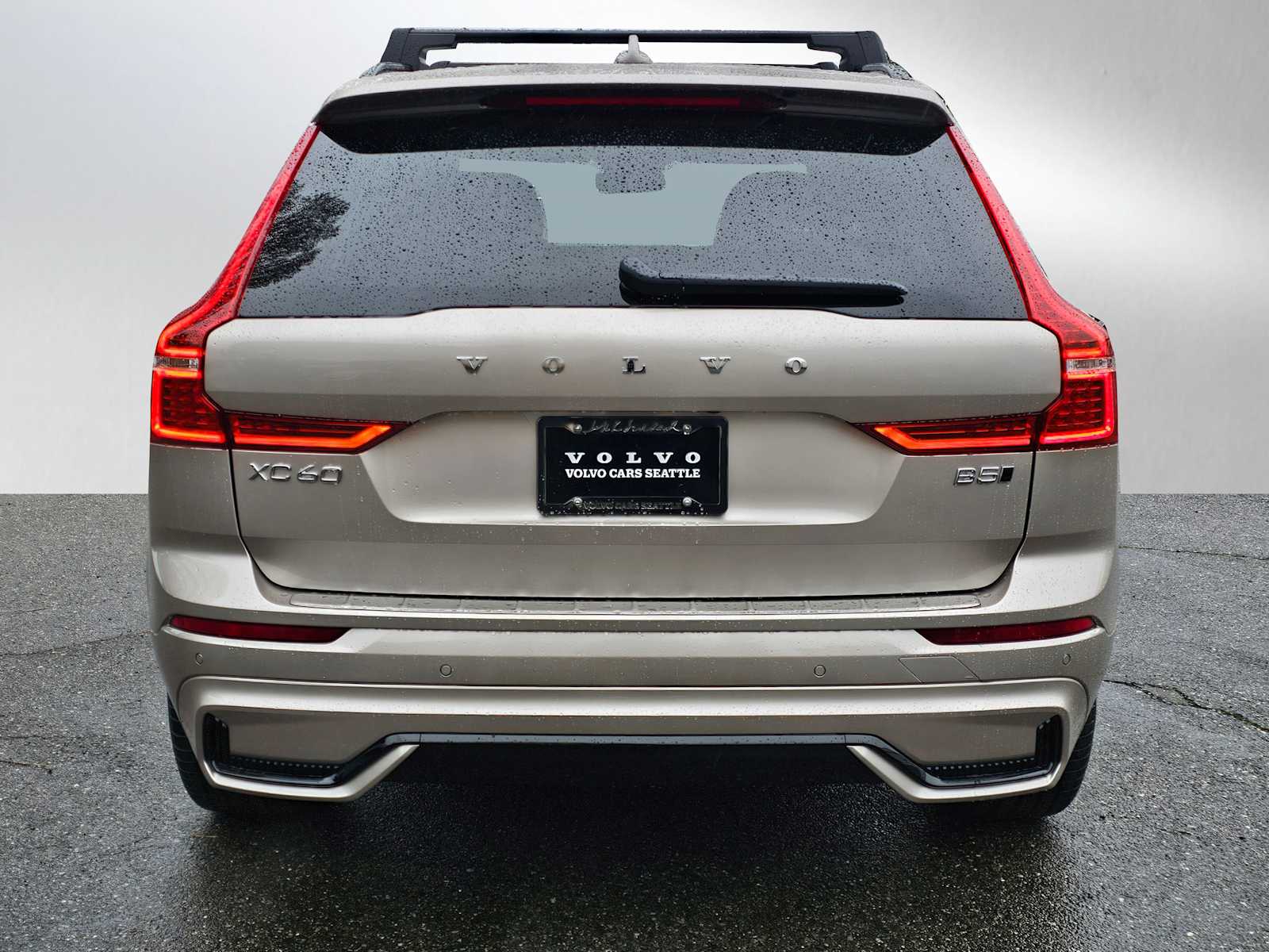 2025 Volvo XC60 B5 Core photo 4