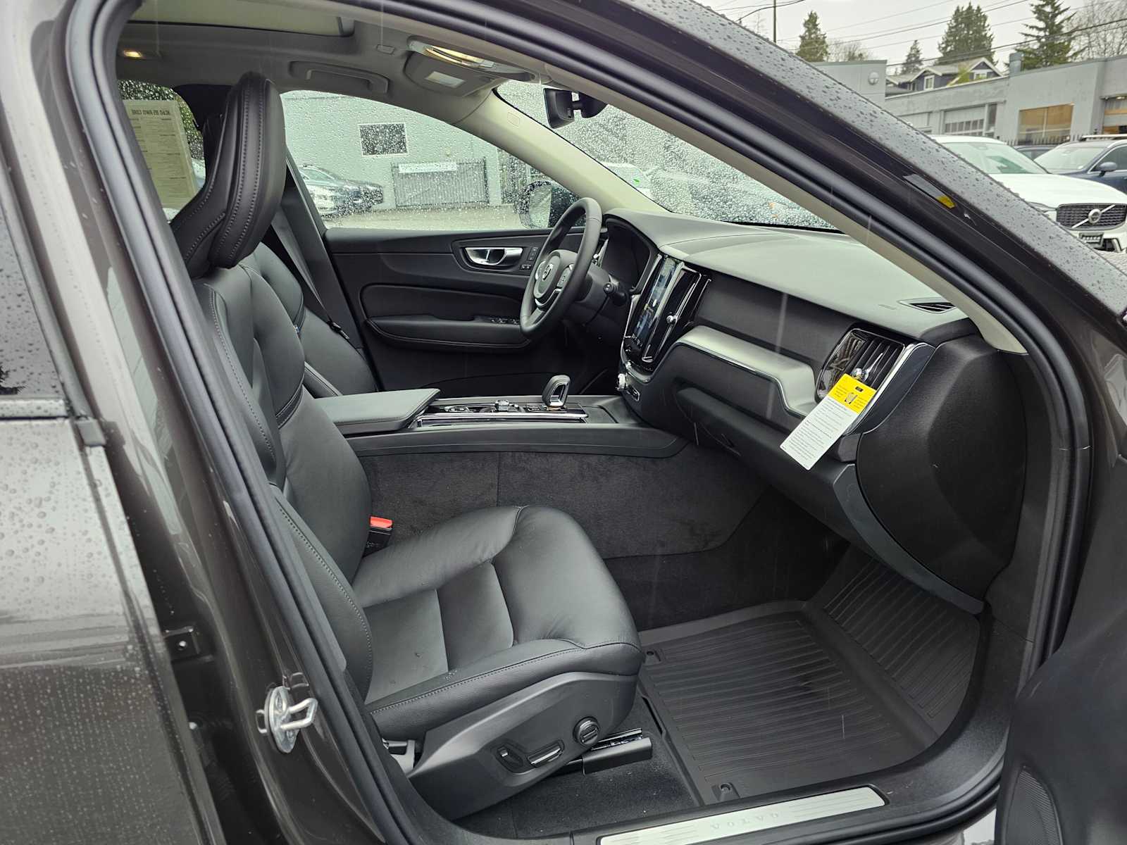 2025 Volvo XC60 Core - Photo 11