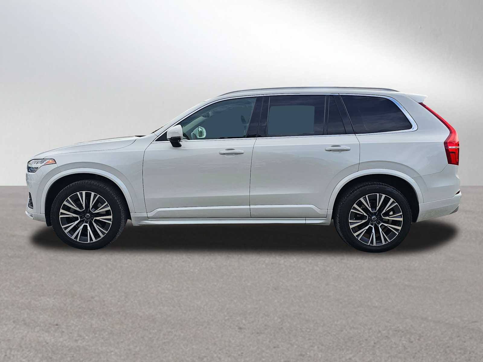 2022 Volvo XC90 T5 AWD Momentum photo 4